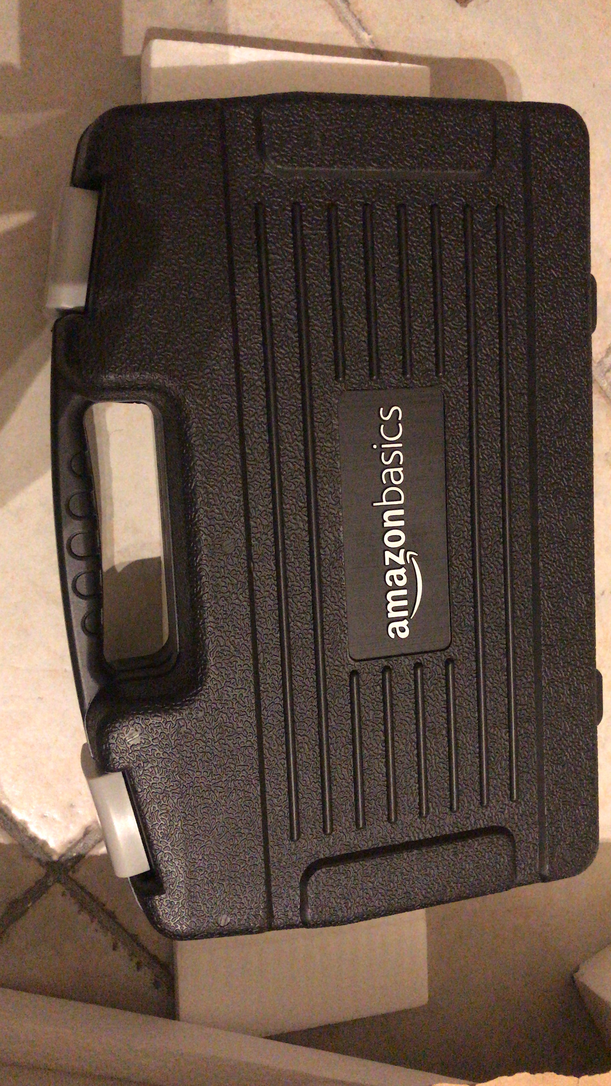 AmazonBasics Set Utensili Casa 32 Pezzi Nero Grigio Acciaio