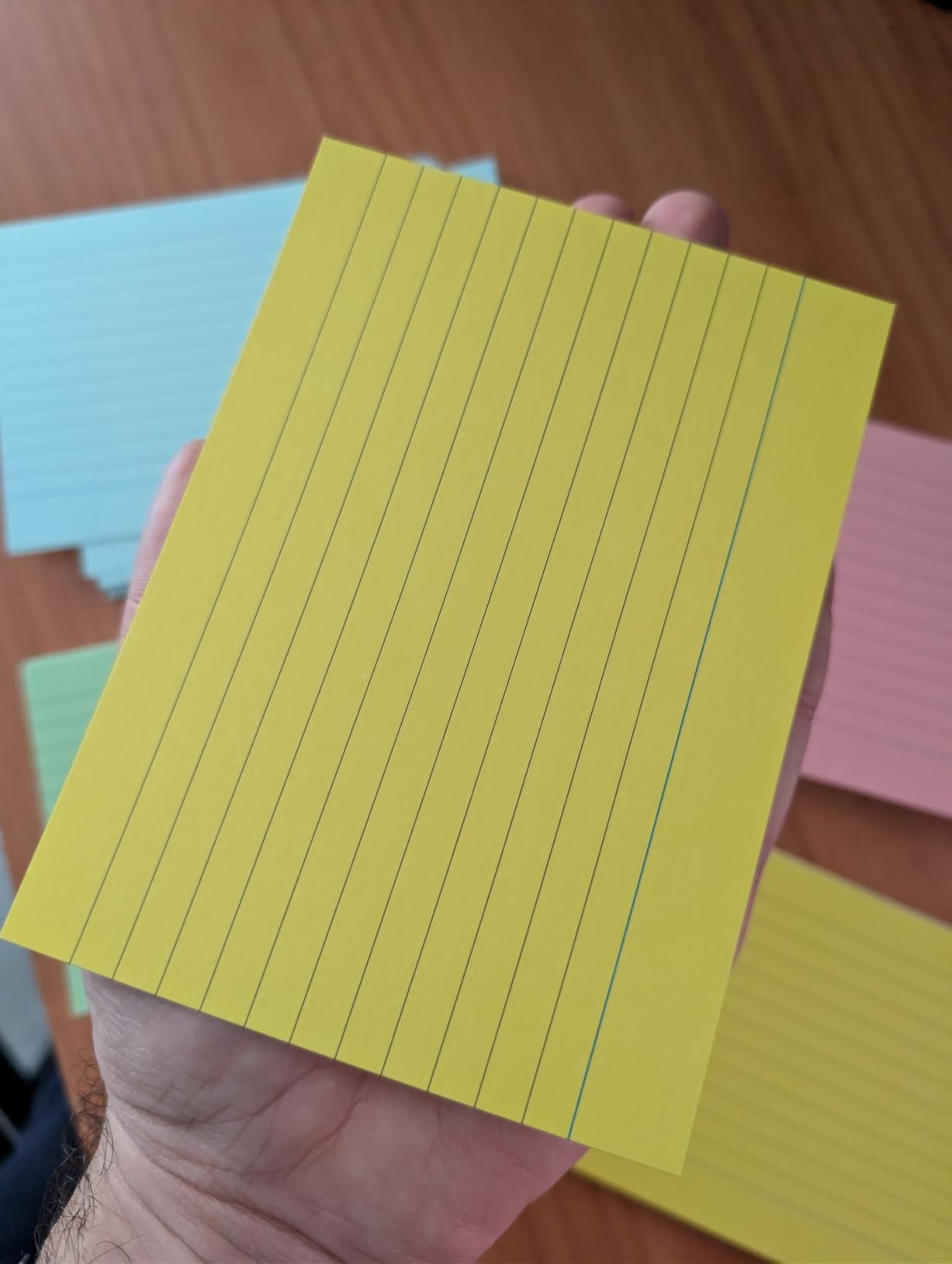 Amazon Basics Cartoncini A6 a Righe Fluo da 200 Pezzi
