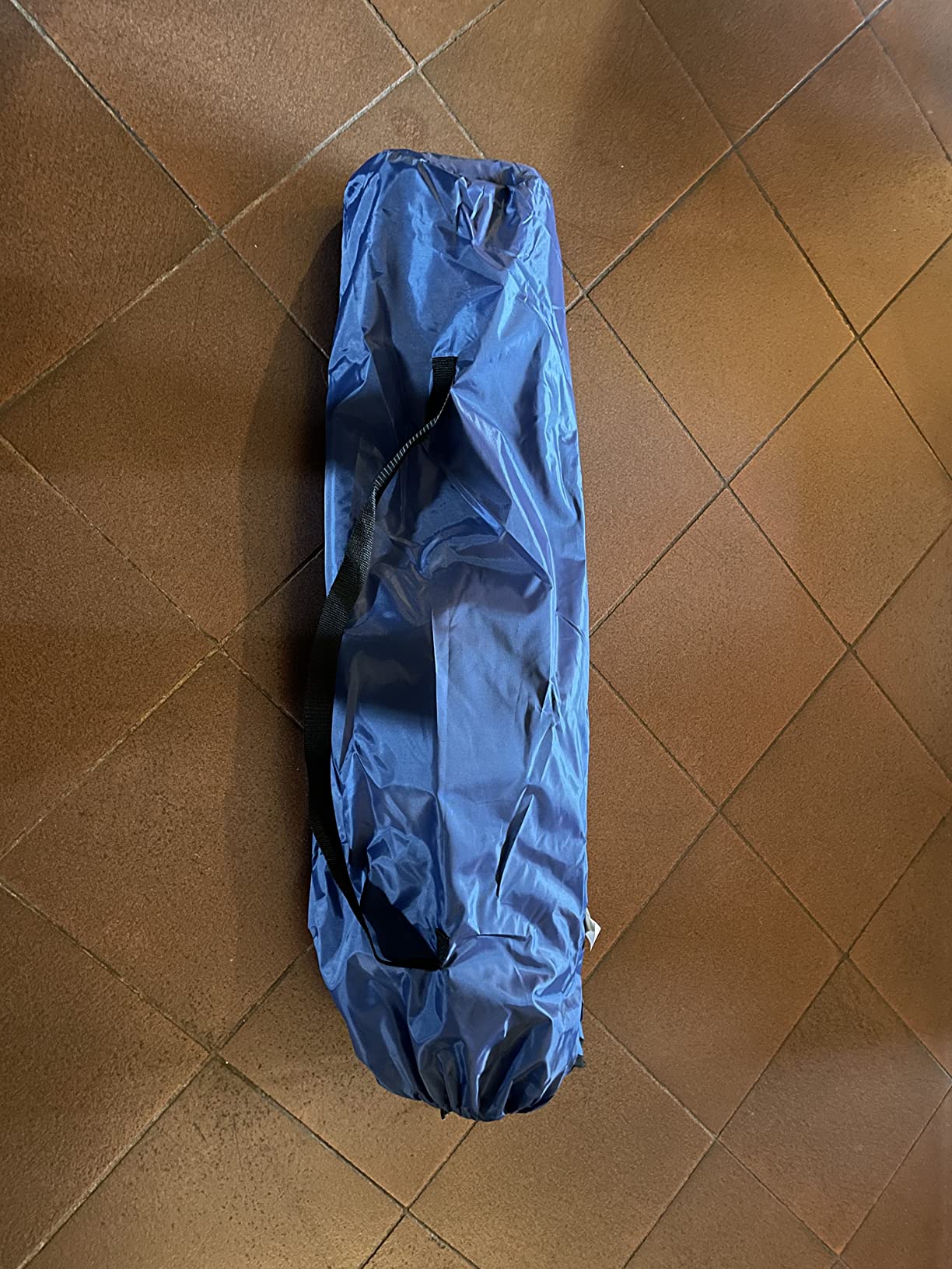 AmazonBasics Sedia da Campeggio Normale Nera con Tasca Termica