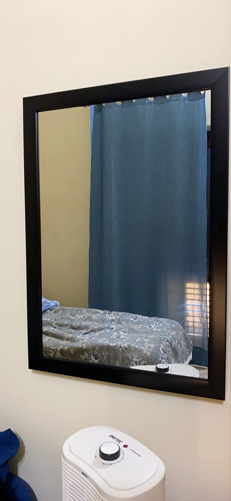 AmazonBasics Specchio da parete 51x71 cm nero cornice standard