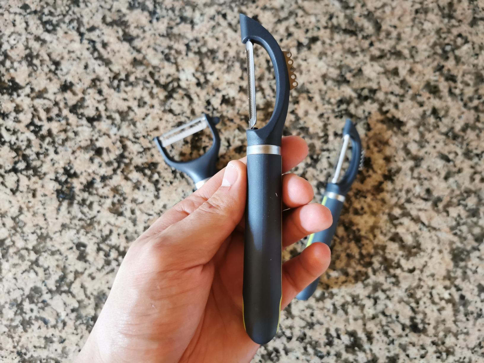AmazonBasics Set 3 Pelaverdure Acciaio Inox Nero Verde Julienne