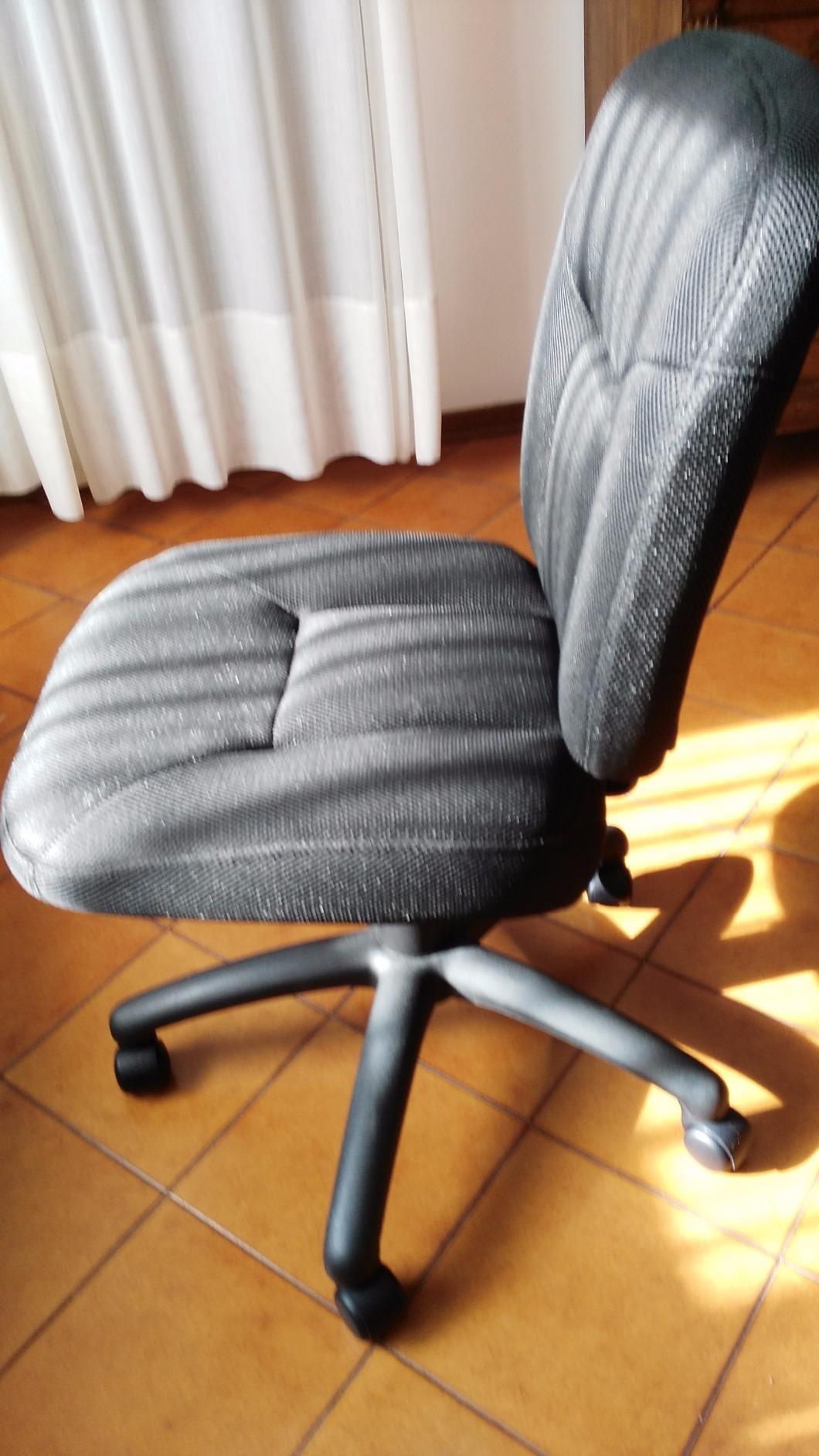 AmazonBasics Sedia Ufficio Ergonomica Nera Altezza Regolabile