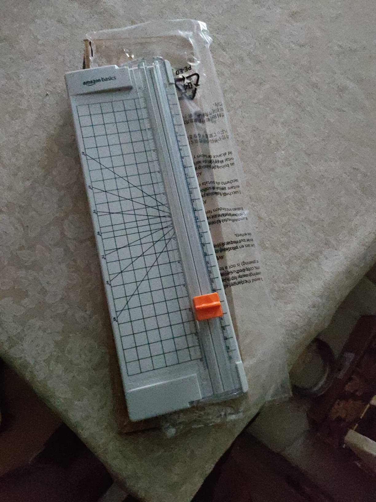 Amazon Basics Taglierina a Rullo 30,5 cm Lama Autoaffilante