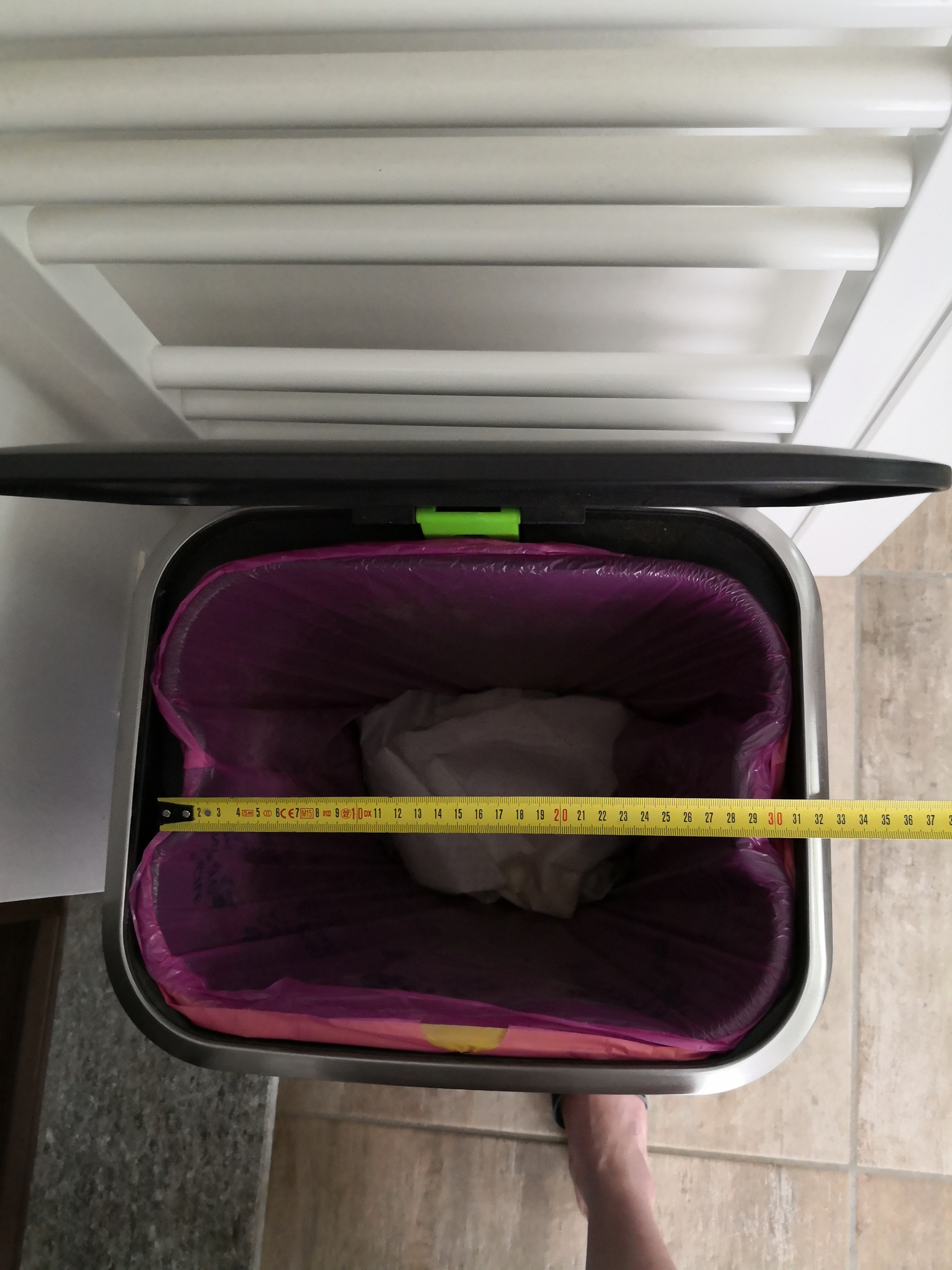 Amazon Basics Pattumiera a Pedale 32 L Nera Chiusura Morbida