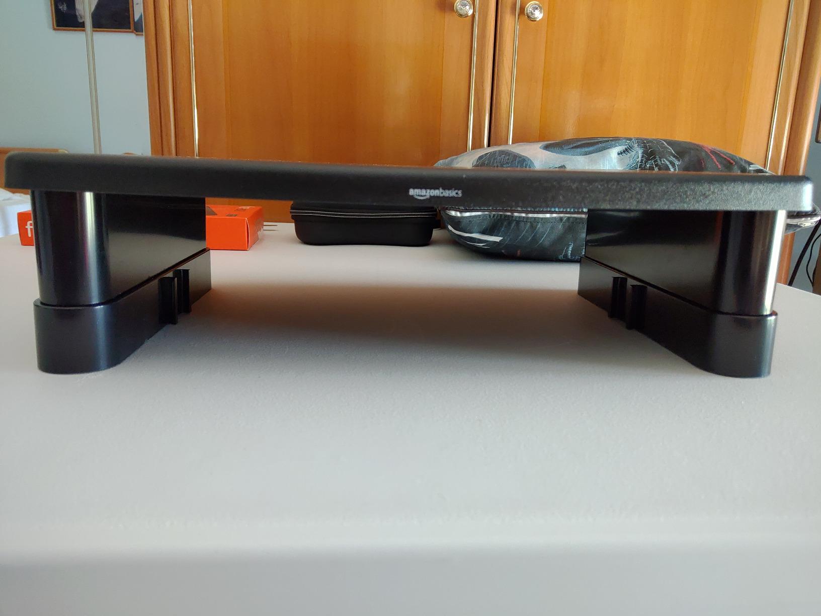 AmazonBasics Supporto Rialzato Monitor Nero 10kg regolabile