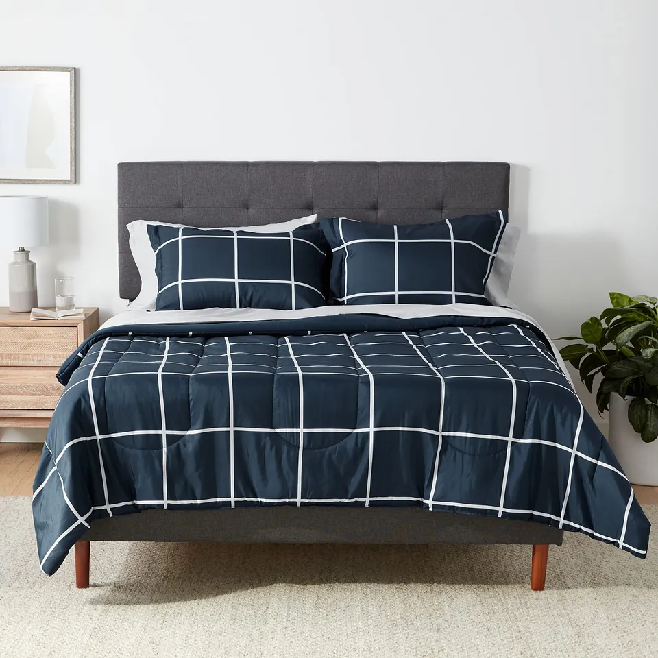 AmazonBasics Set Letto 7 Pezzi Full Queen Blu Marino Scozzese