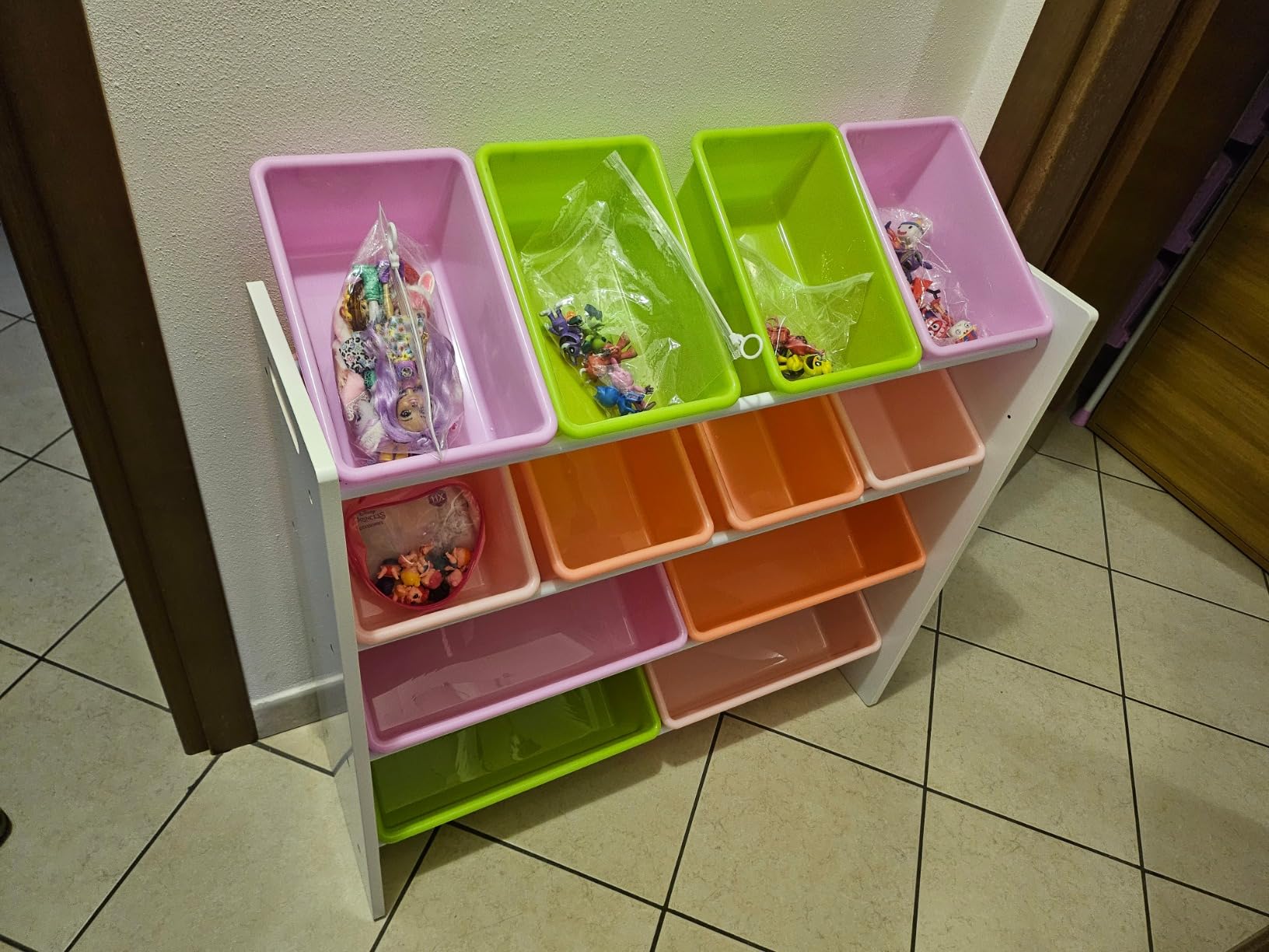 Amazon Basics Organizer Giocattoli 12 Contenitori Bianco Rosa Legno