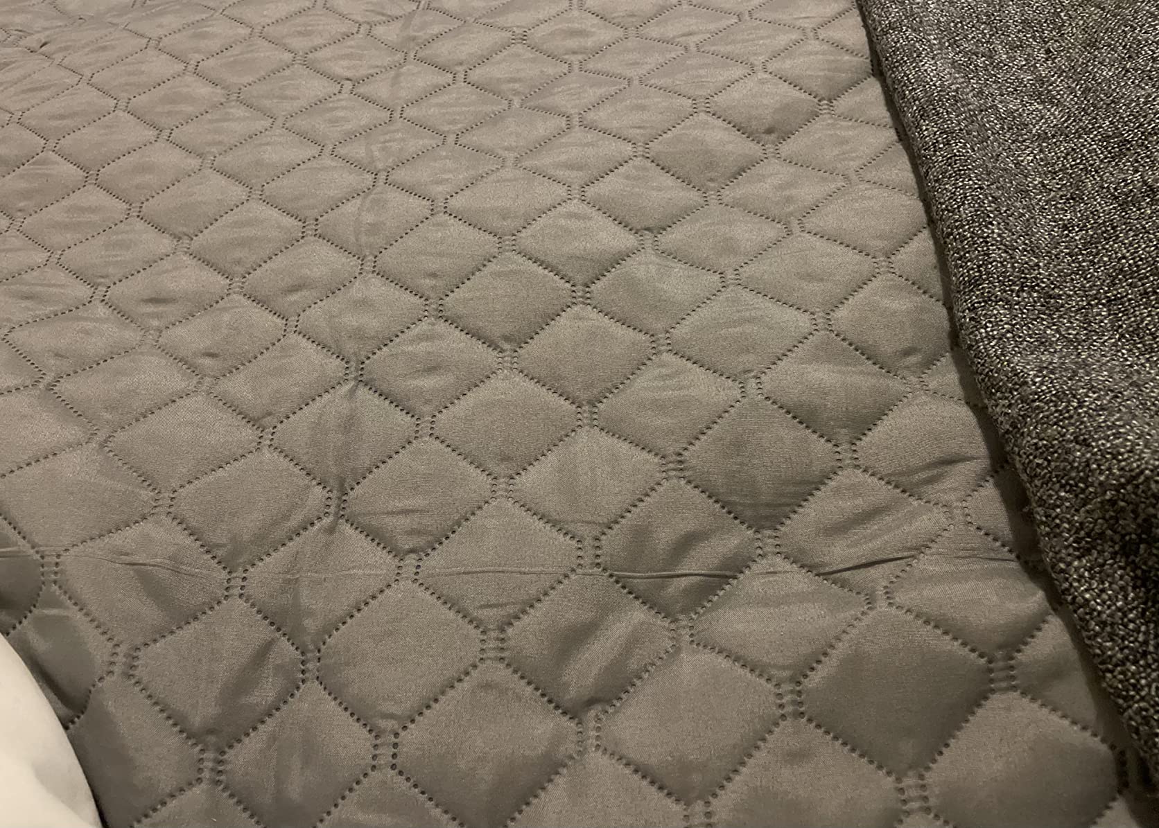 AmazonBasics Trapunta 220x240 Grigio Scuro in Microfibra