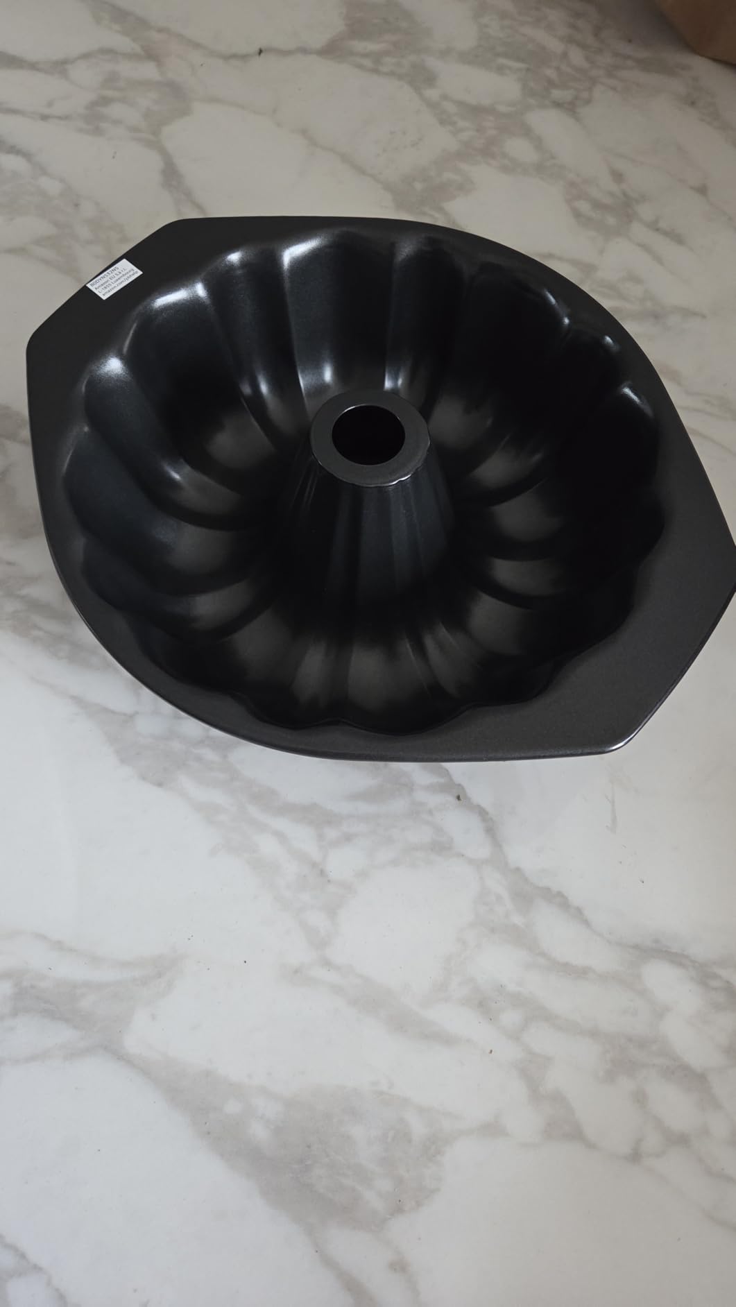 AmazonBasics Stampo Ciambella Antiaderente 25,4cm Nero
