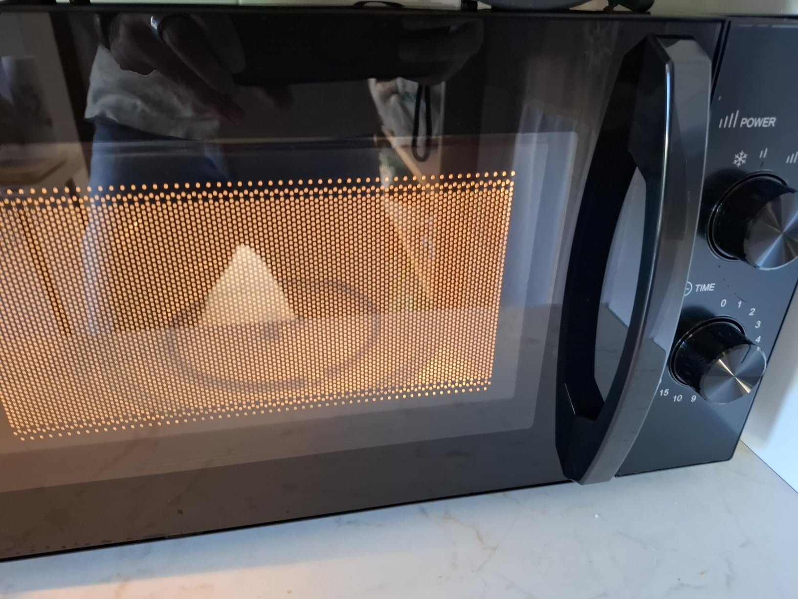 Amazon Basics Forno a Microonde 700W 20L Nero Scongelamento
