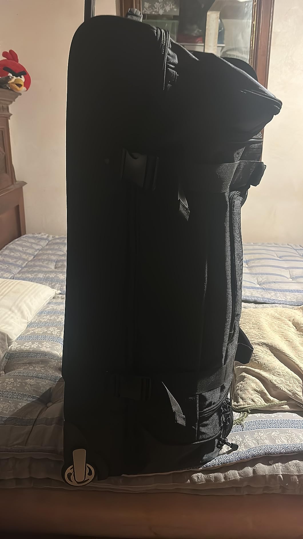 Amazon Basics Borsone con Ruote Medio 105L trolley nero
