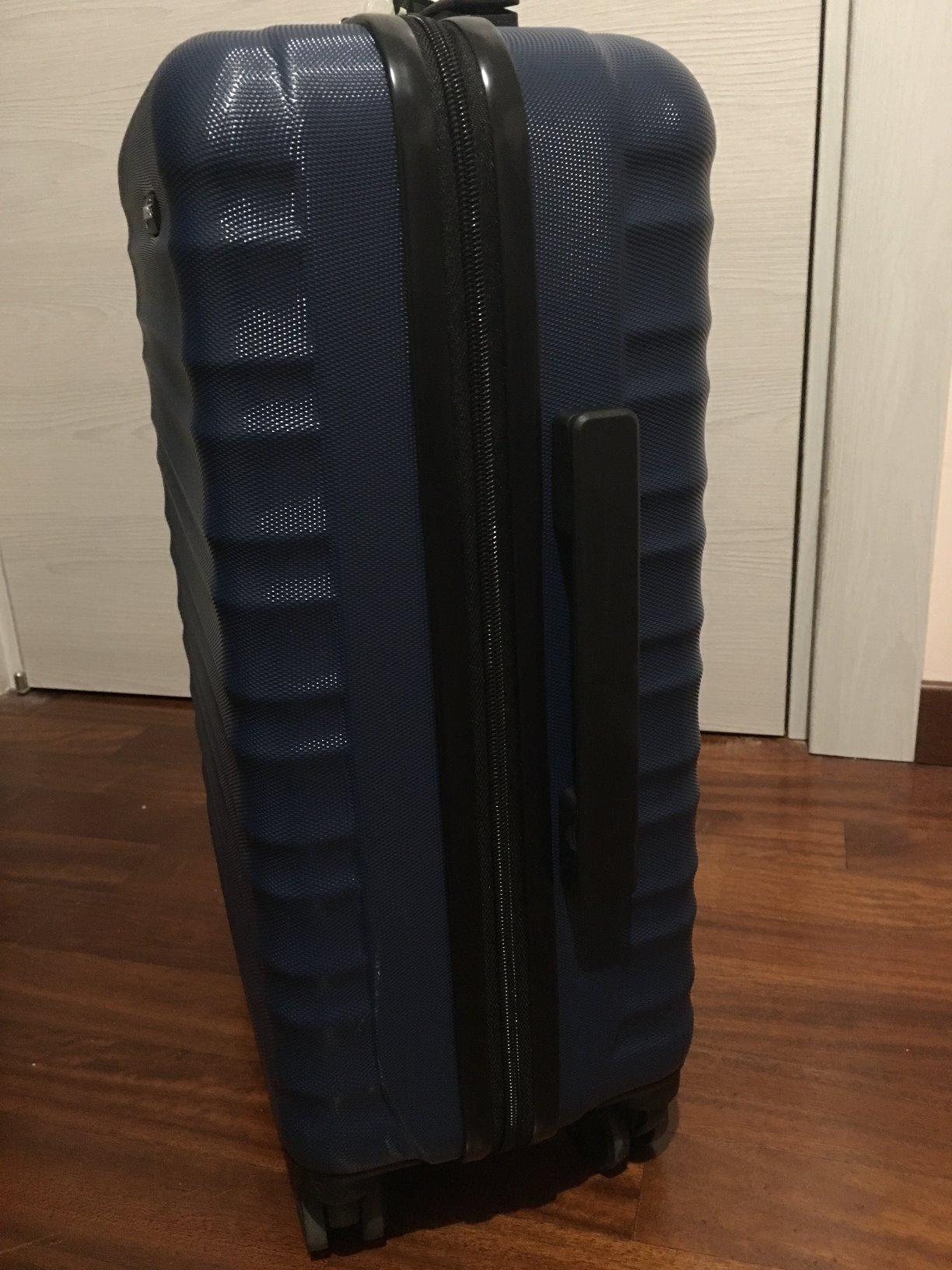 Amazon Basics Trolley Rigido Bagaglio a Mano 55 cm Blu Navy