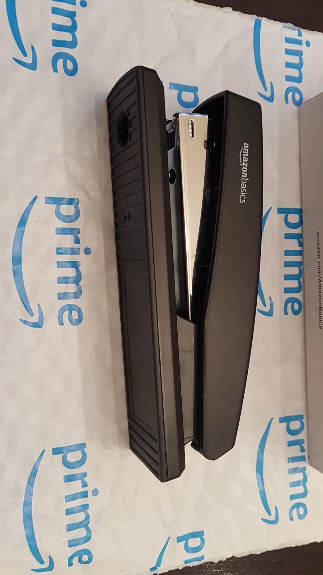 Amazon Basics Cucitrice 25 fogli nera +1000 punti