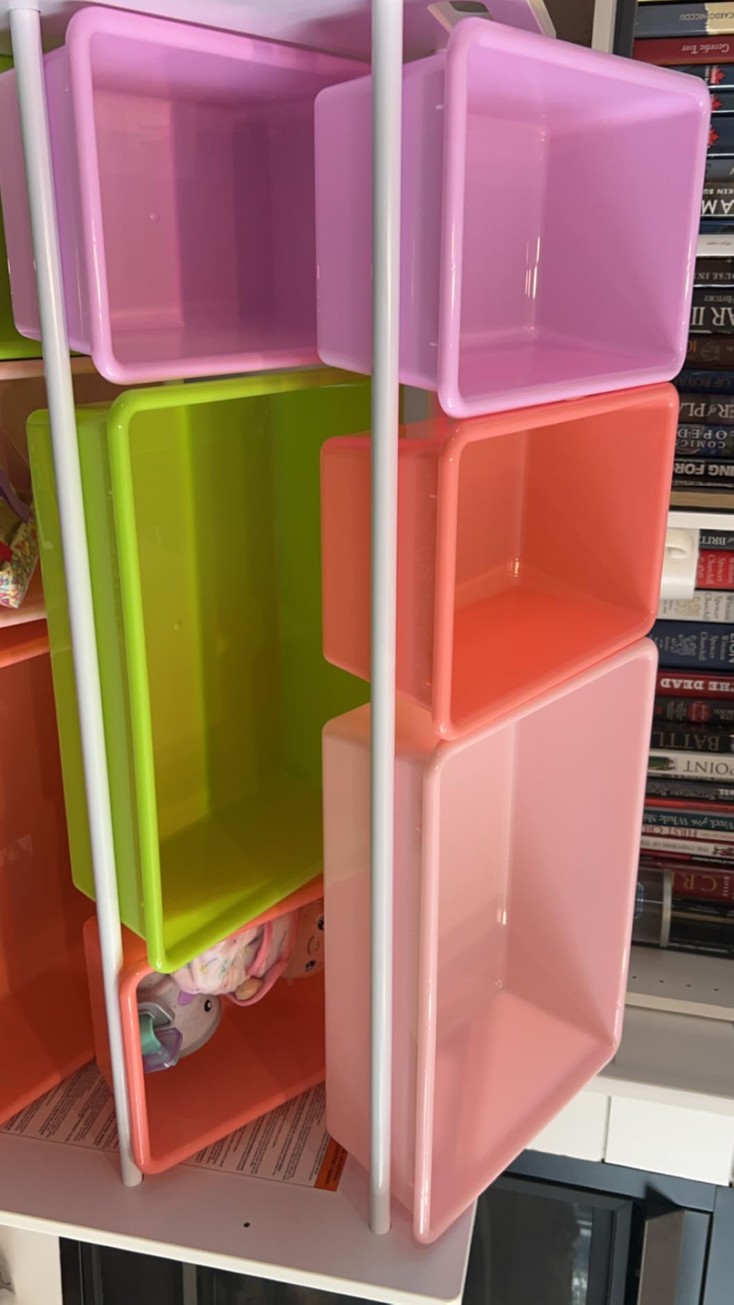 Amazon Basics Organizer Giocattoli 12 Contenitori Bianco Rosa Legno