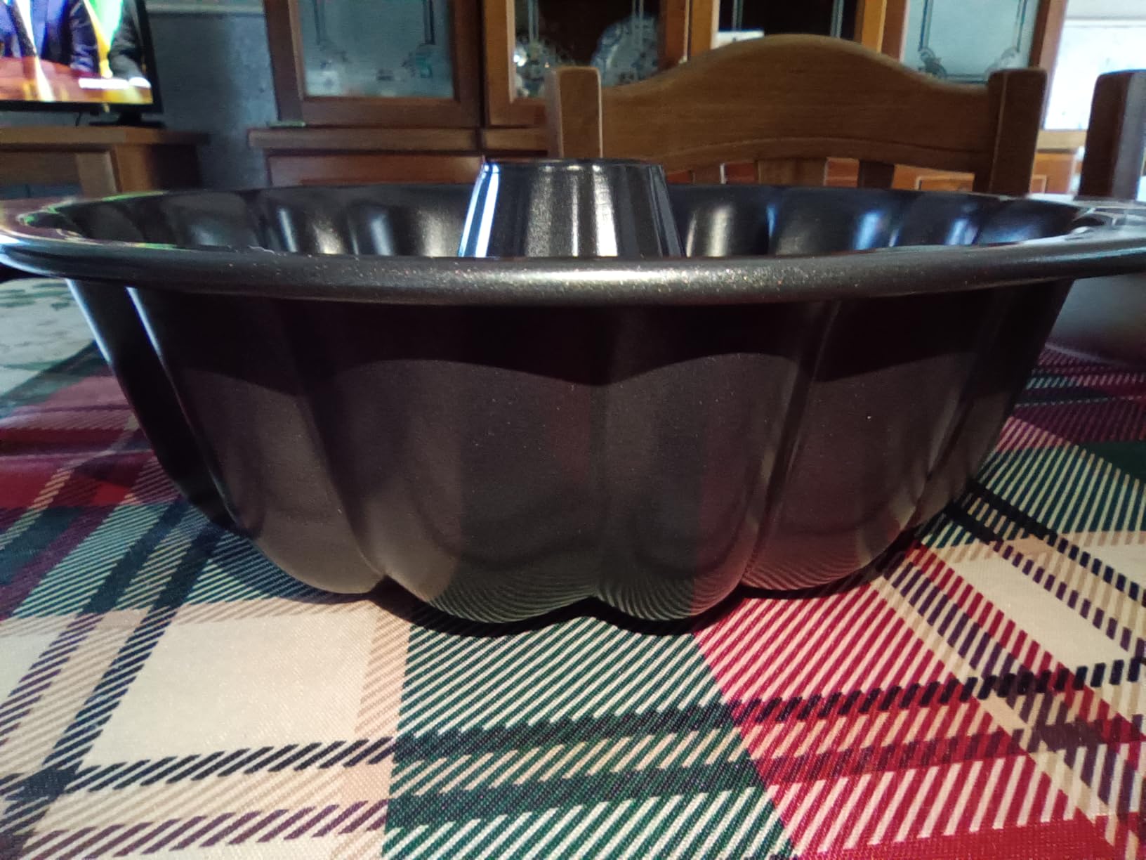 AmazonBasics Stampo Ciambella Antiaderente 25,4cm Nero