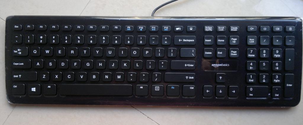 Amazon Basics Set Tastiera e Mouse con Filo USB Nero silenzioso