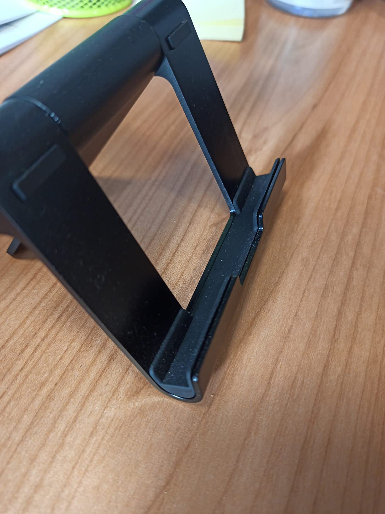 AmazonBasics Supporto tablet 4-10 pollici inclinabile nero
