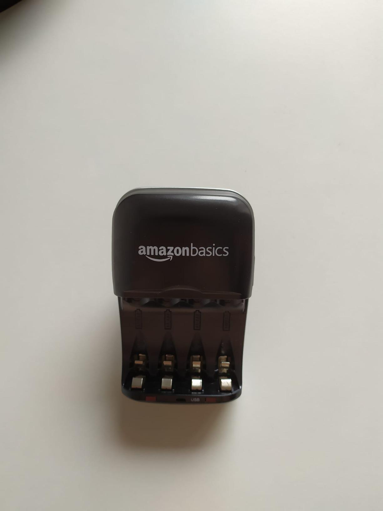 AmazonBasics Caricabatterie USB Ni-MH AA AAA nero