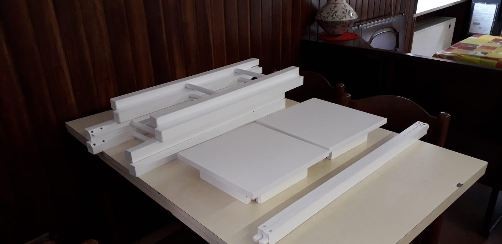 Amazon Basics Set Bistrot Tavolo+2 Sgabelli Bianco Salvaspazio