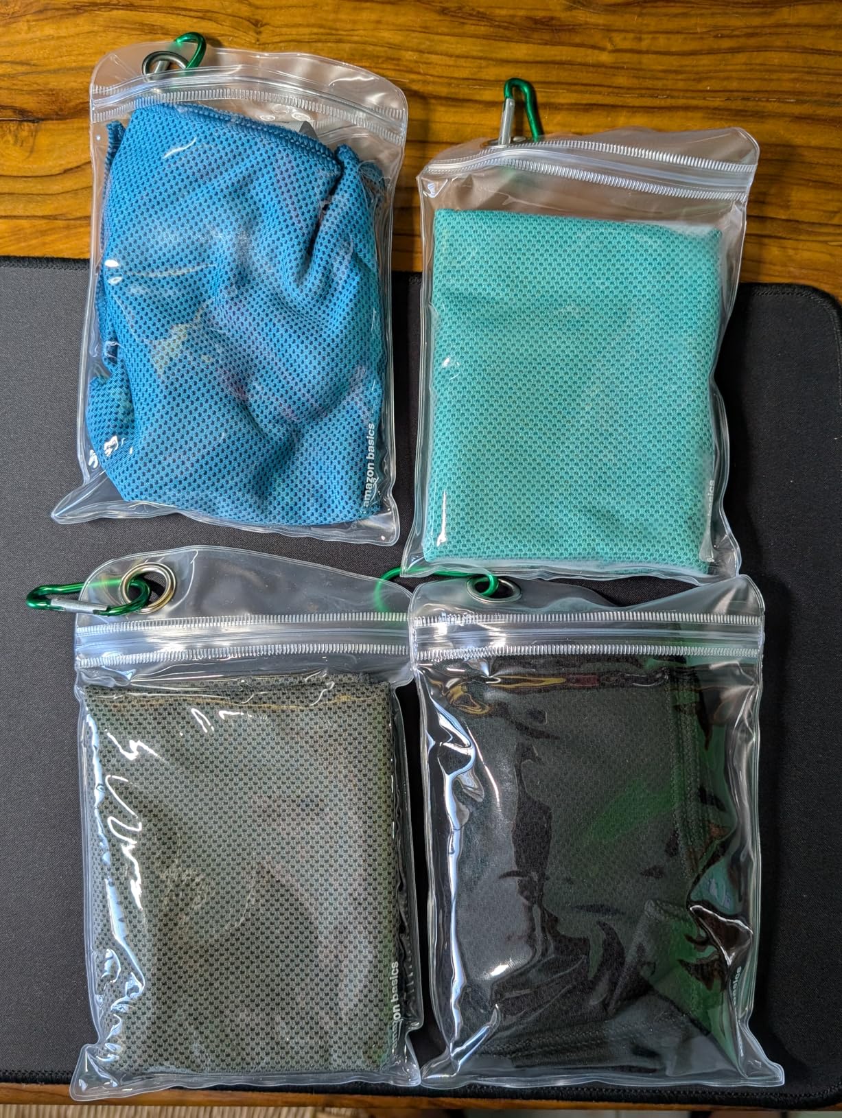 AmazonBasics Asciugamani Rinfrescanti Palestra x4 Colorati
