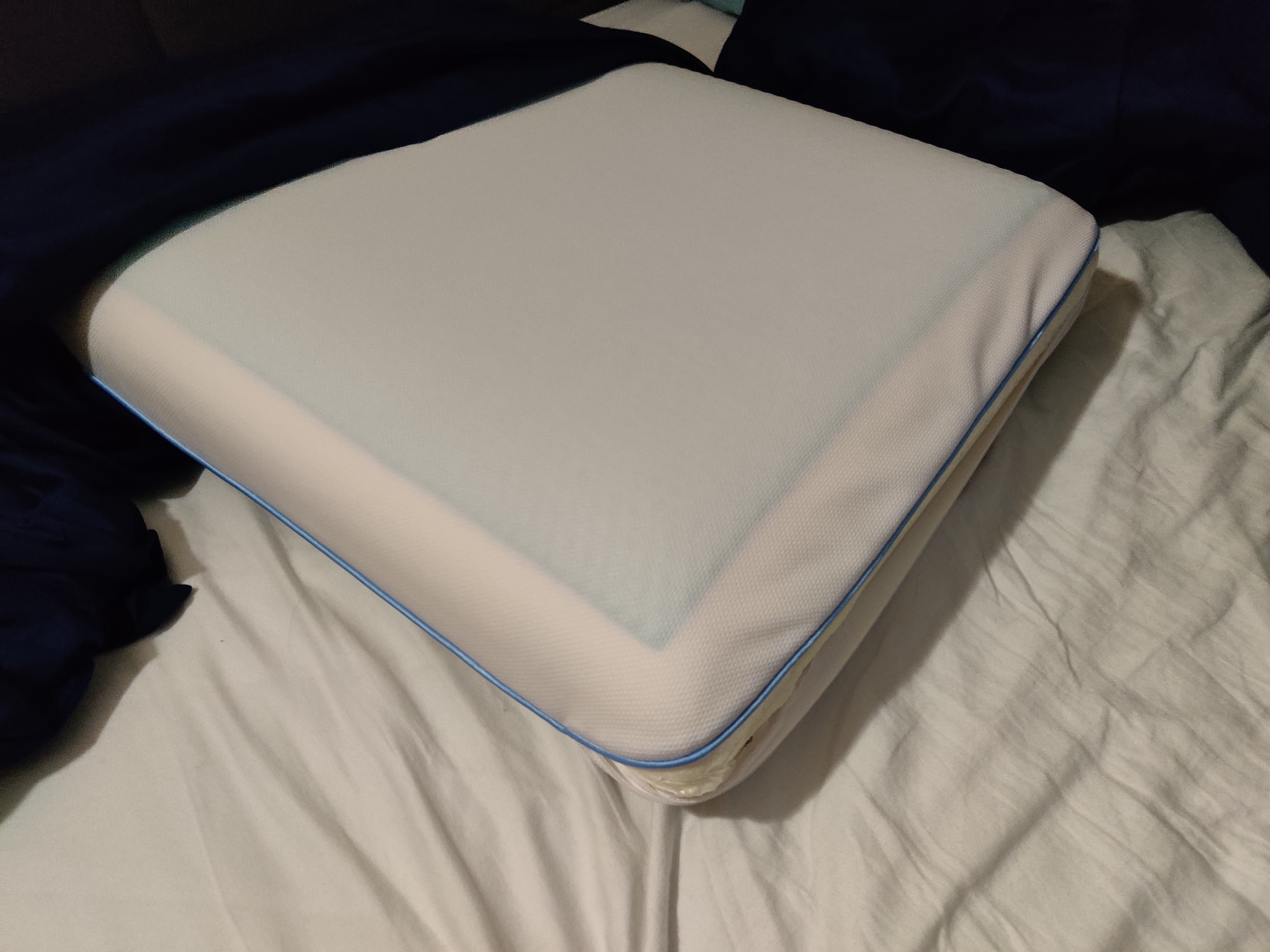 Amazon Basics Cuscino Memory Foam Gel 60x40x12 cm