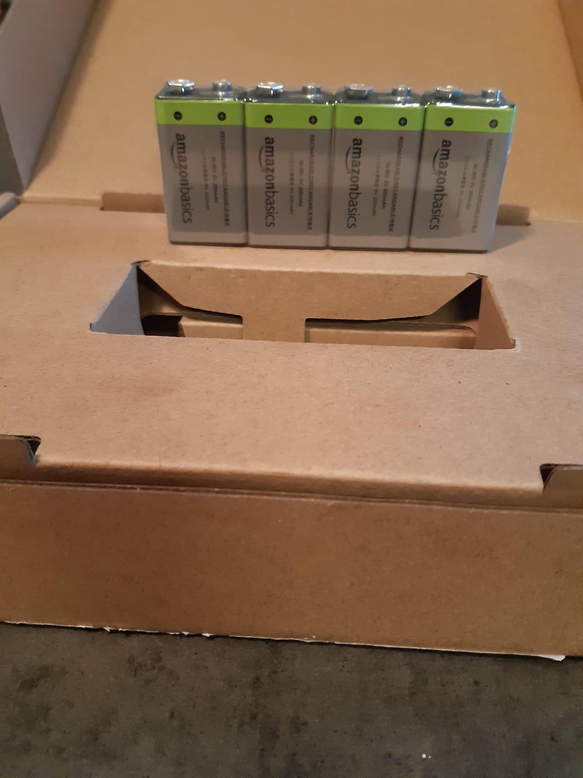 AmazonBasics Batterie 9V Ricaricabili NiMH 200mAh 4 Pezzi