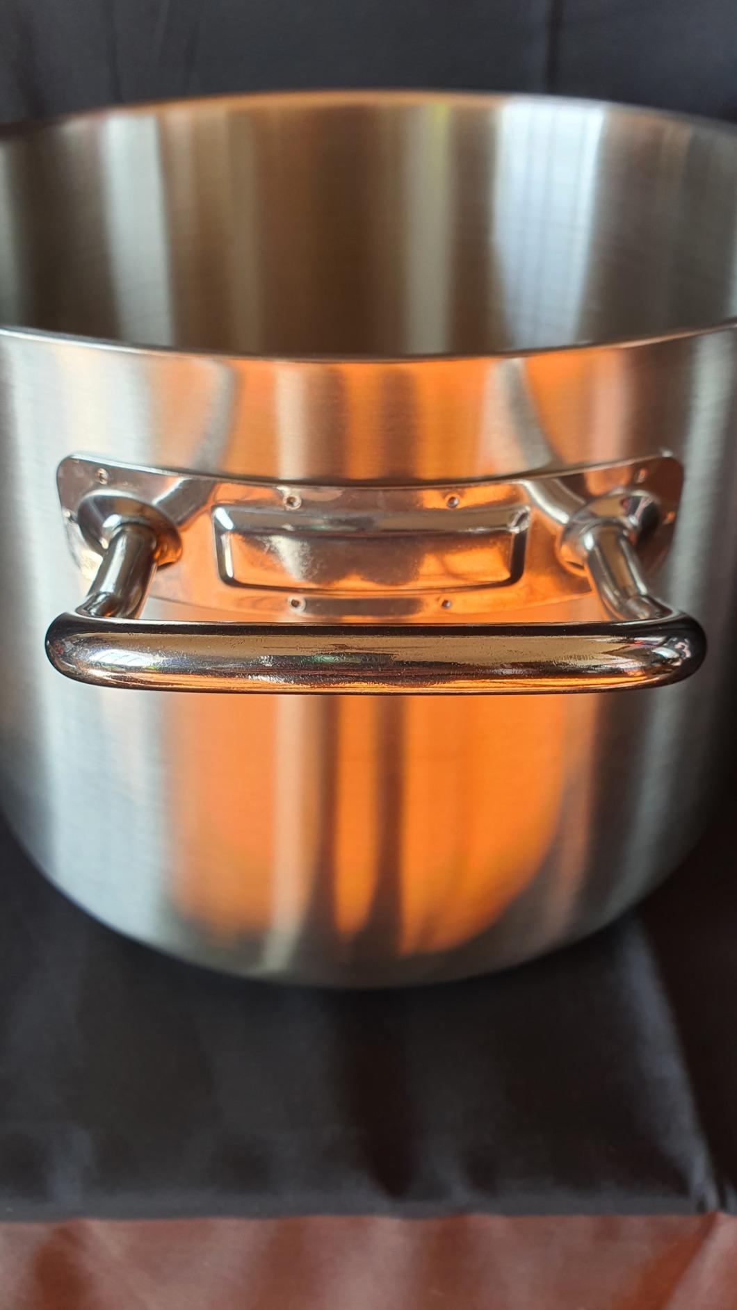 AmazonBasics Pentola Acciaio Inox 9,5 Litri con Coperchio