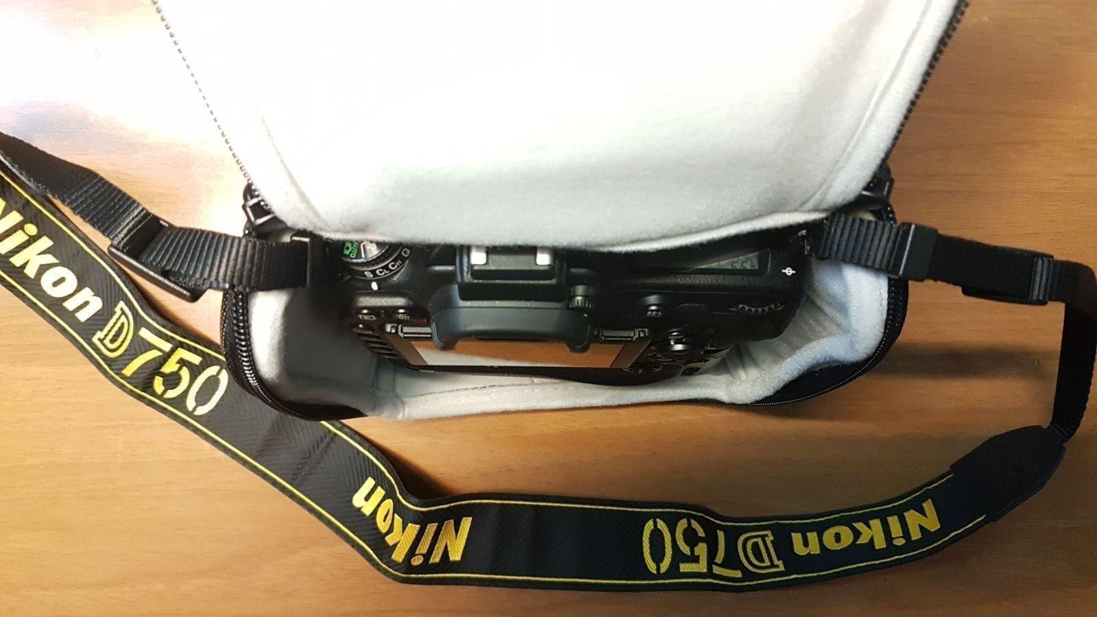 Amazon Basics Borsa Fotocamera SLR Fondina Nera Impermeabile