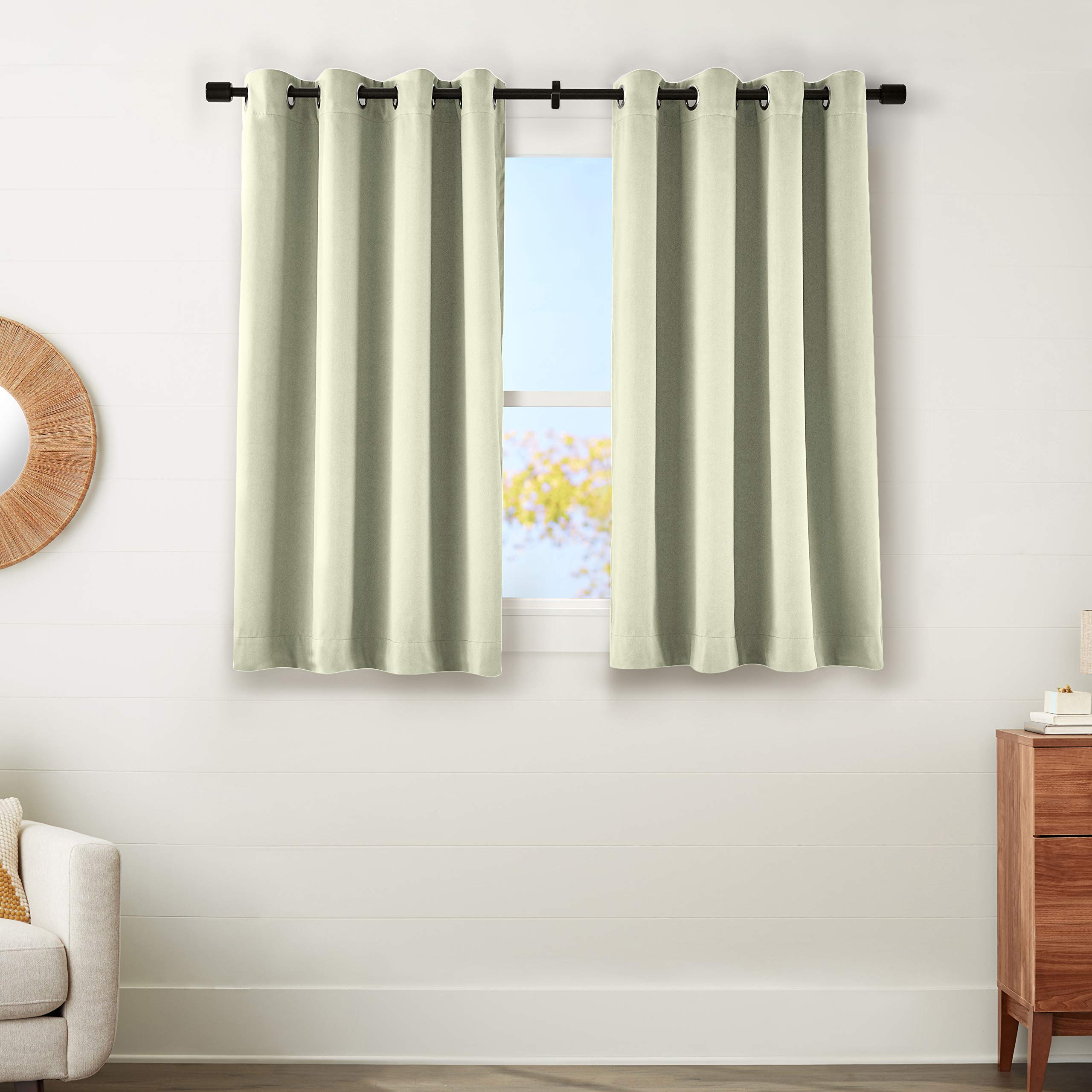 Amazon Basics Theatre Grade tende 132x160 cm verde oscuranti 2 pezzi