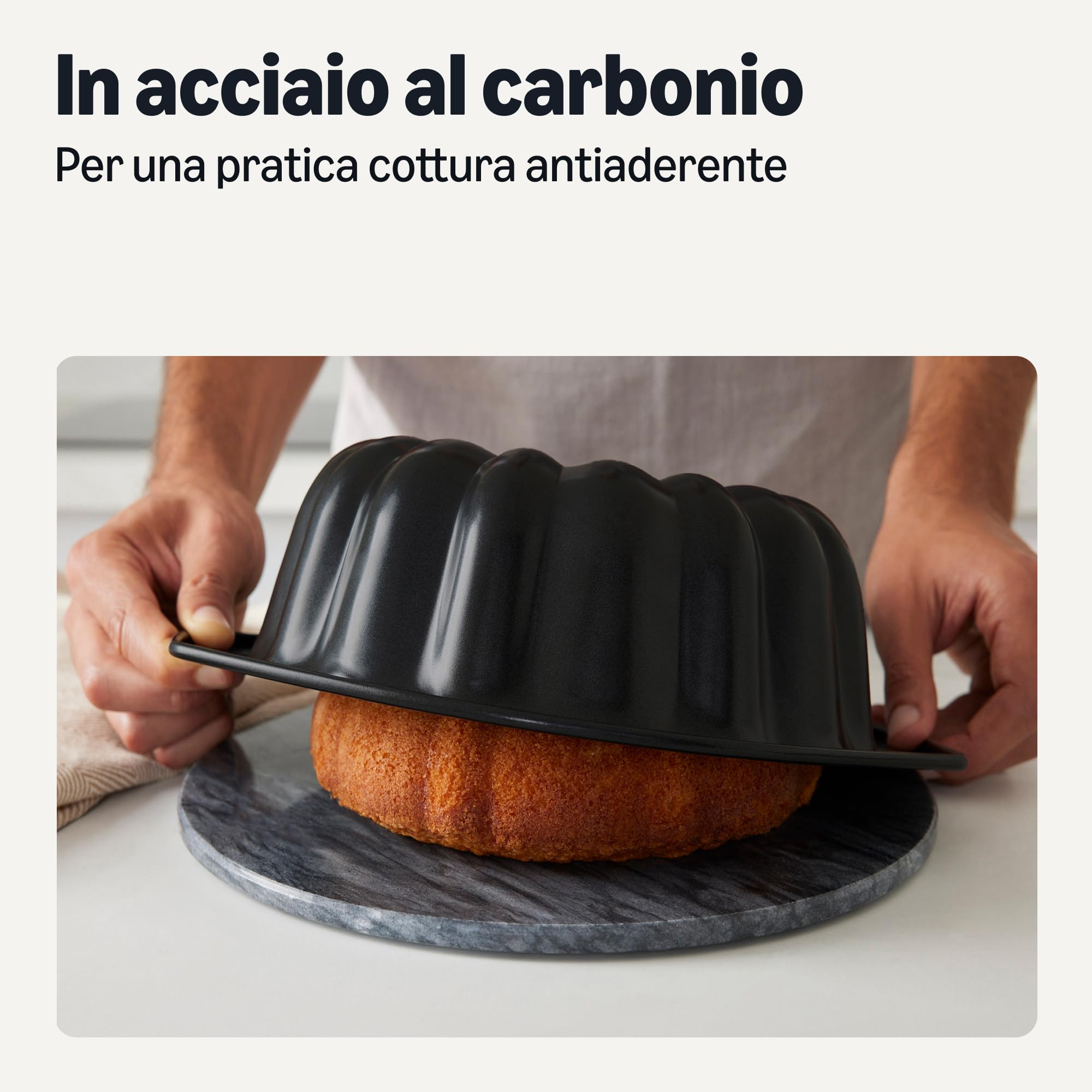 AmazonBasics Stampo Ciambella Antiaderente 25,4cm Nero