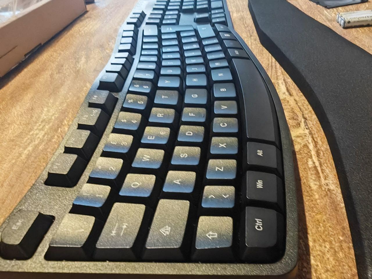 AmazonBasics Combo Tastiera Ergonomica Wireless Mouse Nero UK
