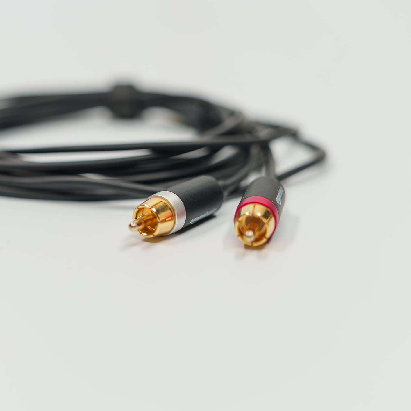 Amazon Basics Cavo Audio Aux 3,5-RCA 2,4 m Nero Placcato Oro