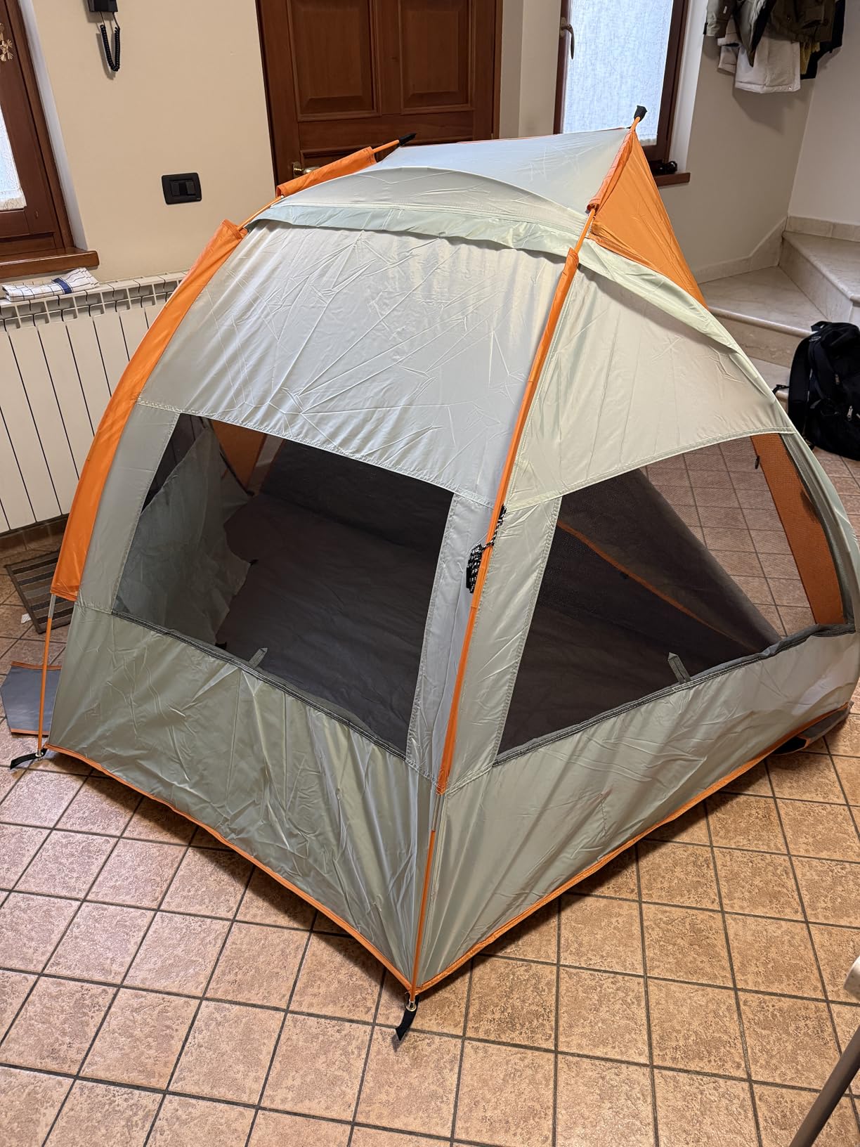 Amazon Basics tenda parasole campeggio grigio arancio 2-3 posti