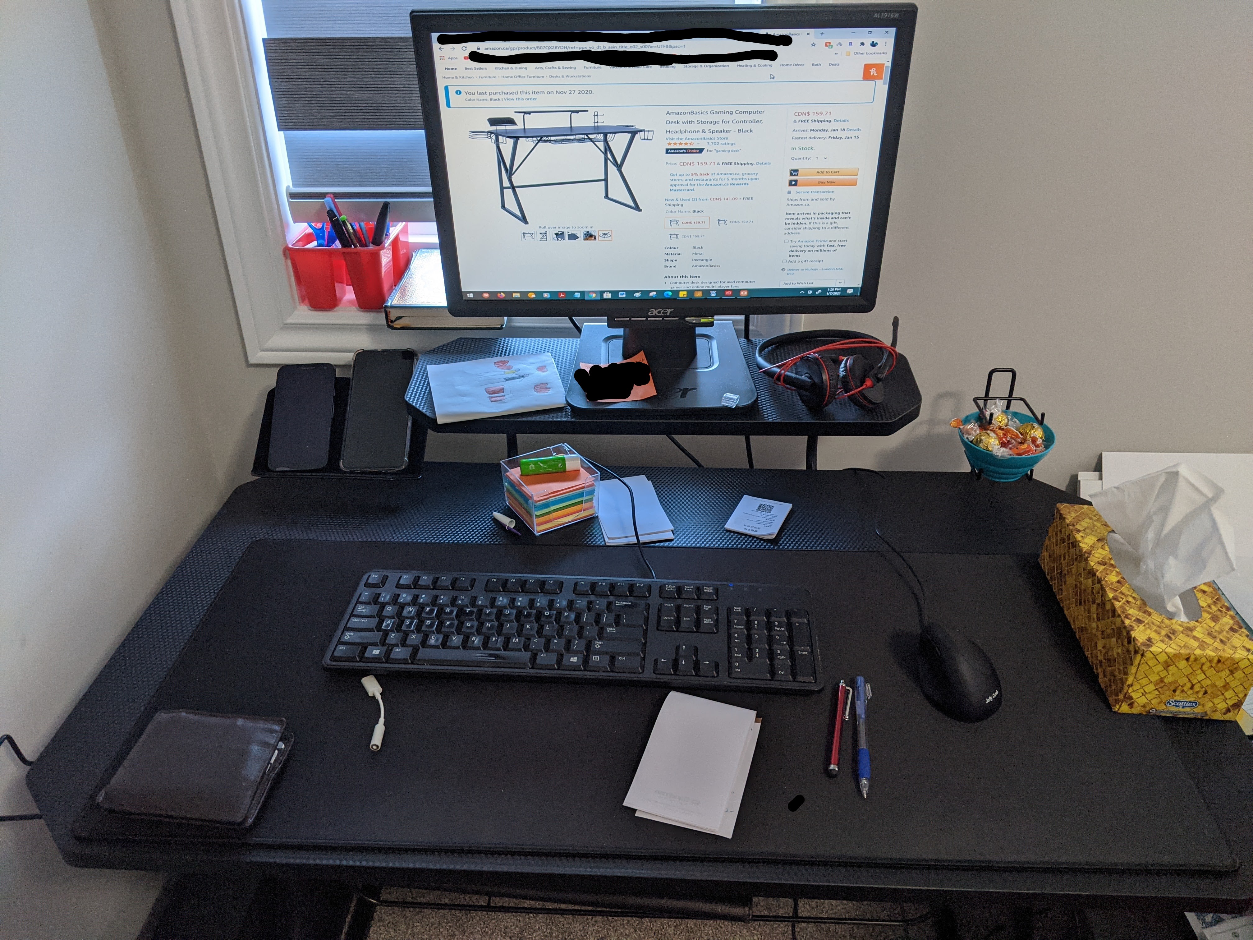 AmazonBasics Scrivania Gaming con Scomparti Nera 130 cm