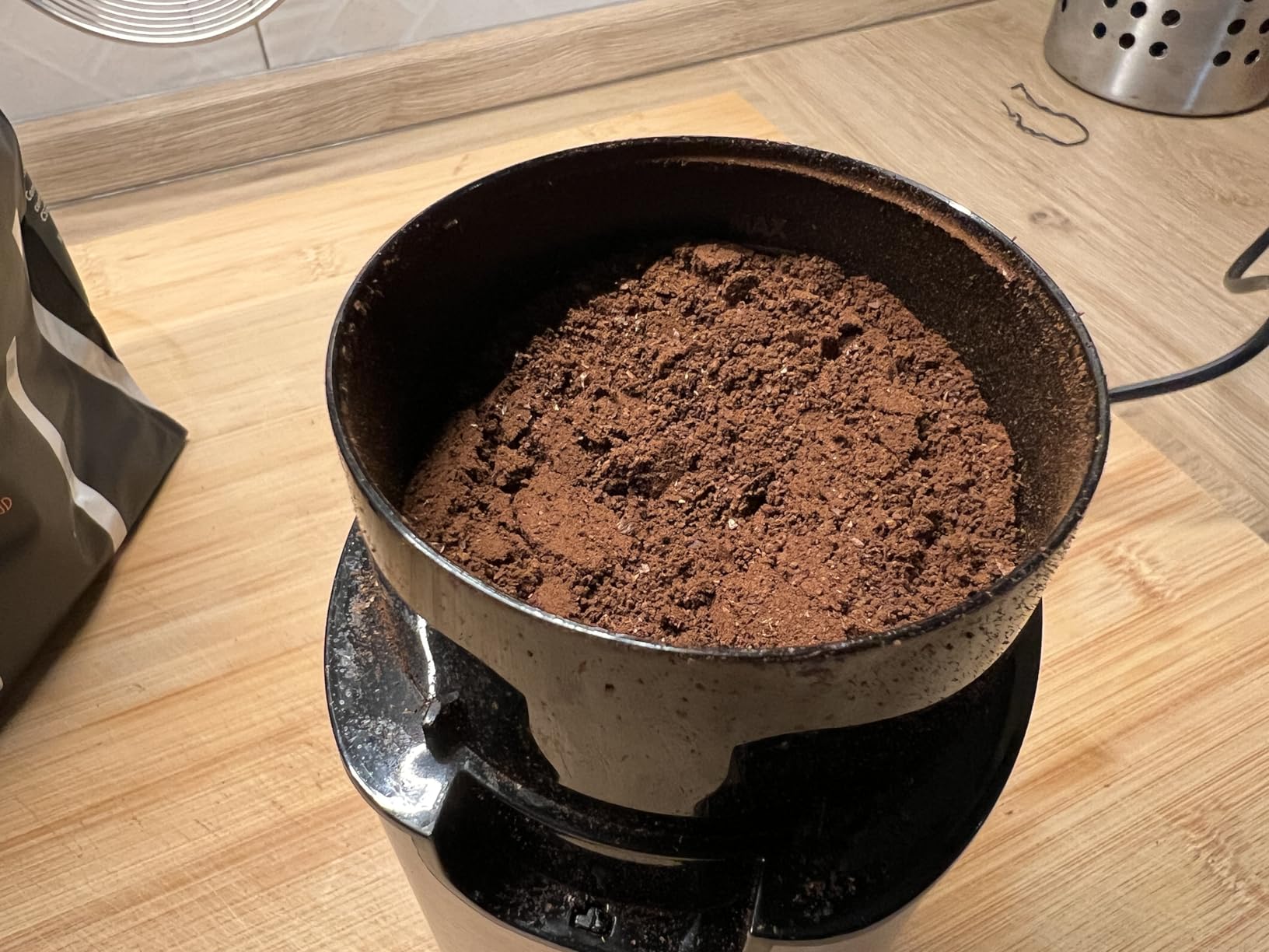 Amazon Basics Macinacaffè Elettrico Nero 30 g Lama Inox