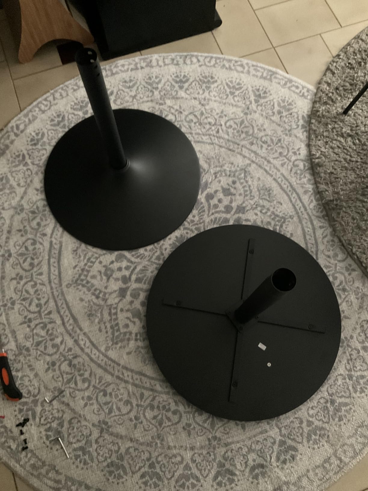 Amazon Basics tavolo bar rotondo nero 60 cm alto