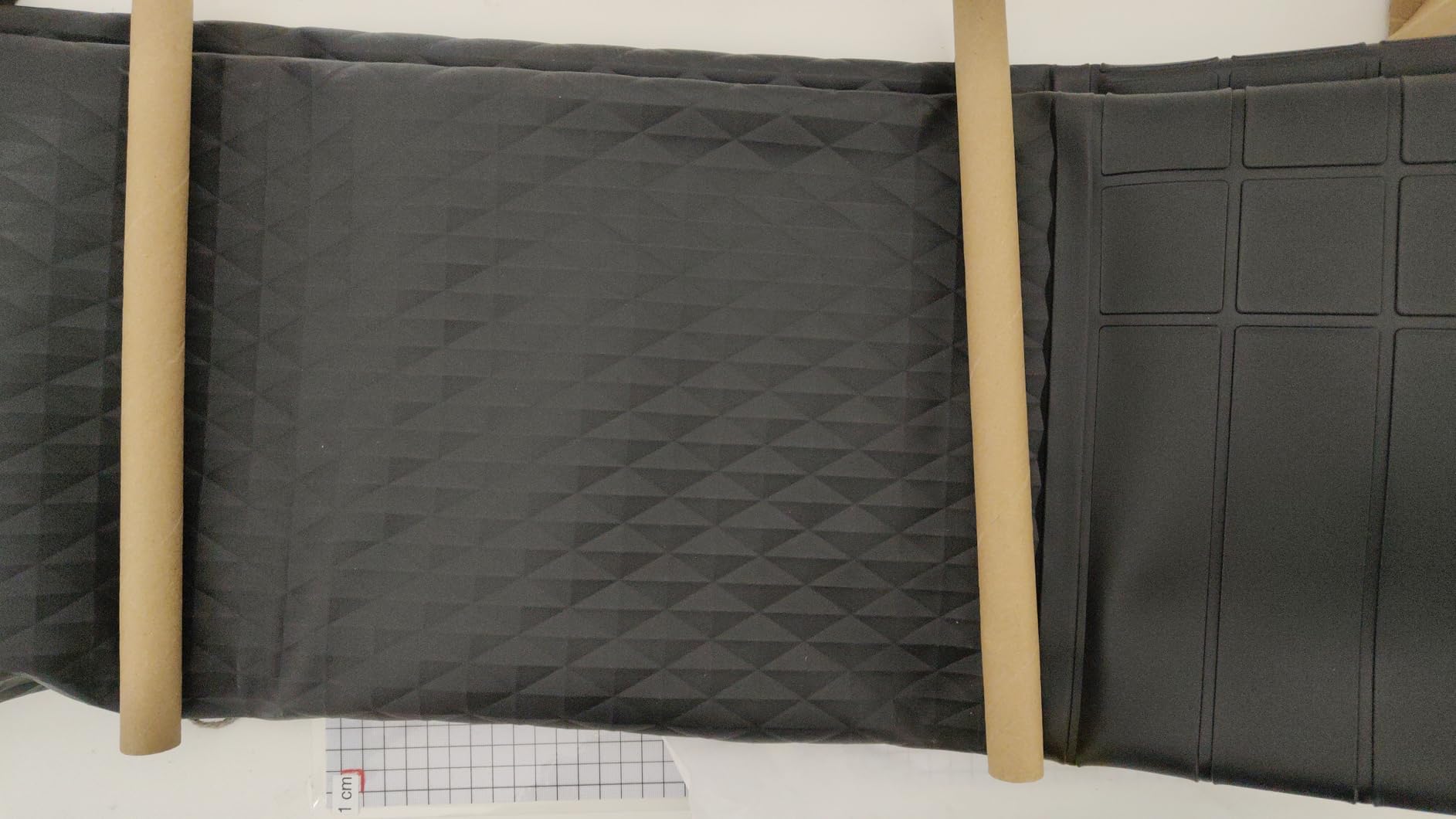Amazon Basics tappetino bagagliaio PVC nero 132,8x94,5 cm
