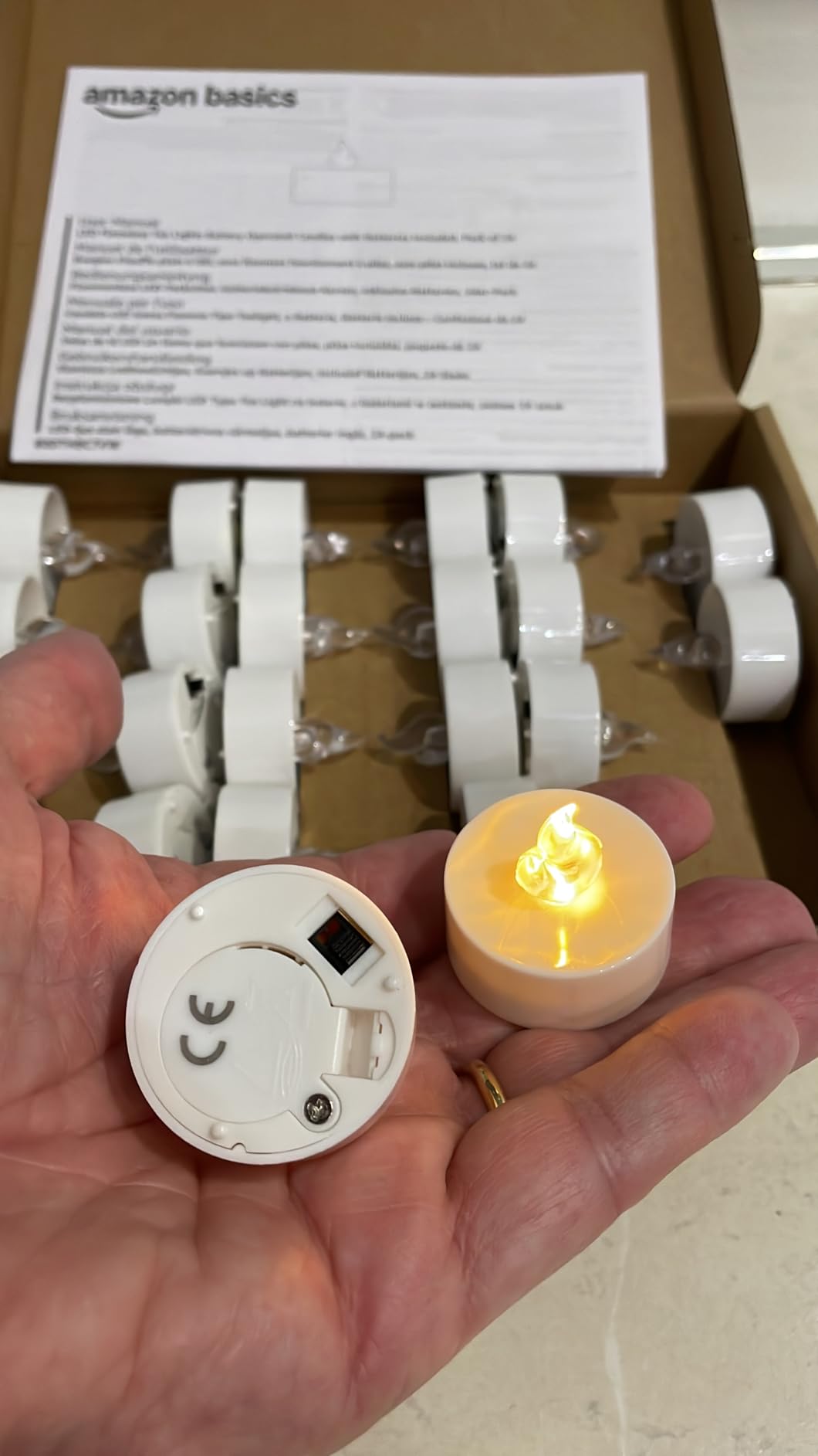 Amazon Basics Candele LED Tea Light Bianche 24 Pezzi a Batteria
