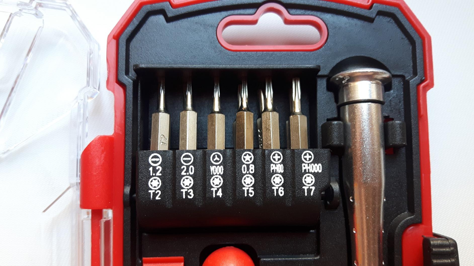 AmazonBasics Set Cacciaviti Precisione 32 Pezzi Rossi Magnetici