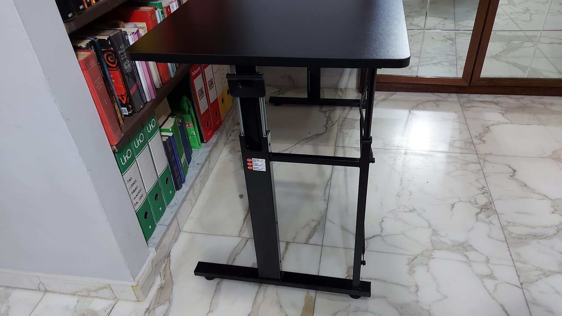 Amazon Basics Scrivania Gaming Regolabile in Altezza Nera 120x55 cm