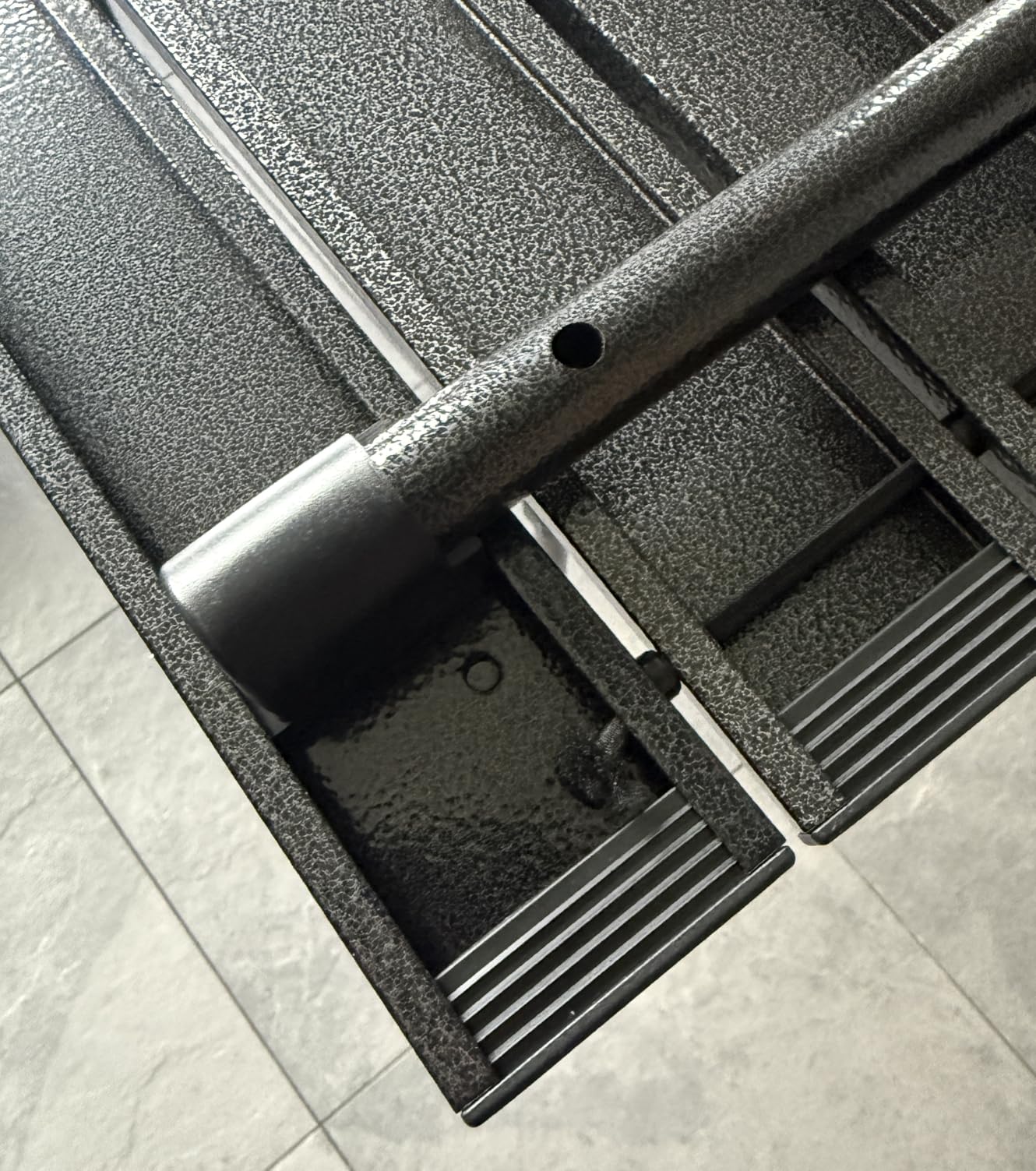 Amazon Basics Tavolo campeggio alto 70 cm nero