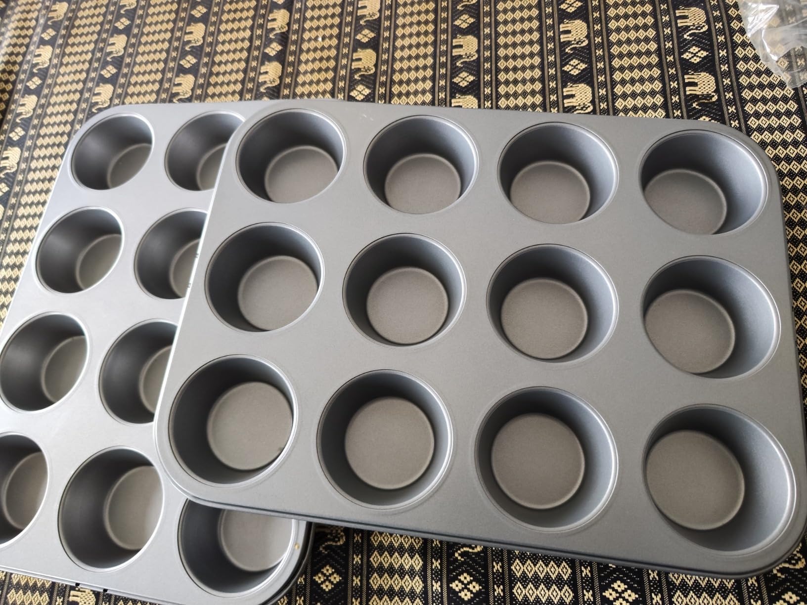 AmazonBasics teglia muffin antiaderente 12 stampi confezione 2