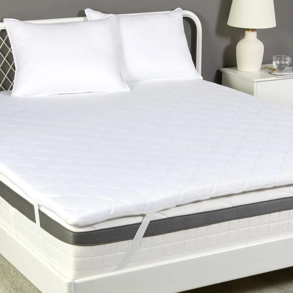 AmazonBasics coprimaterasso schiuma 160x200x6 bianco