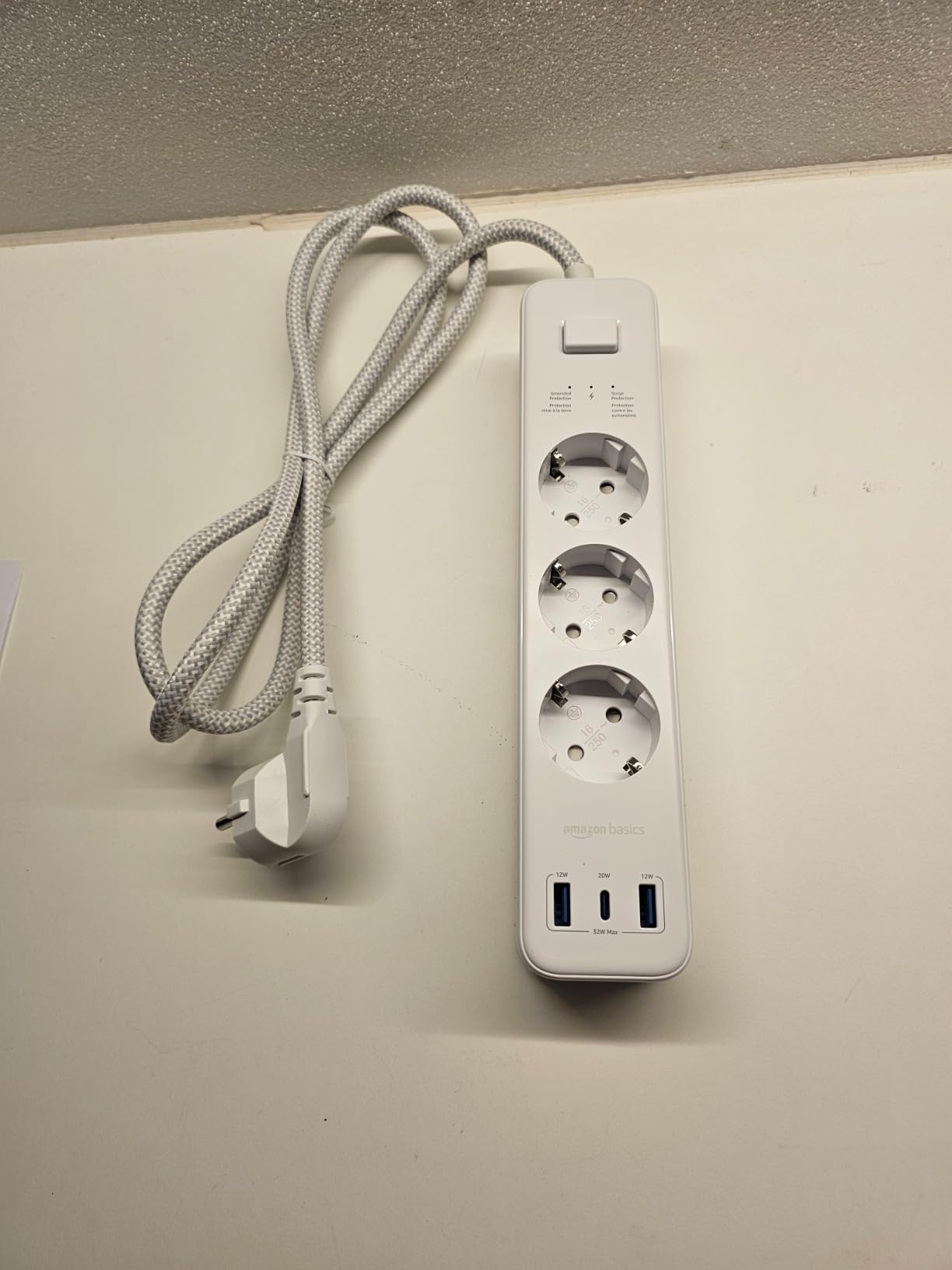 Amazon Basics multipresa 3 vie USB-C ciabatta 1,5m bianco 1050J