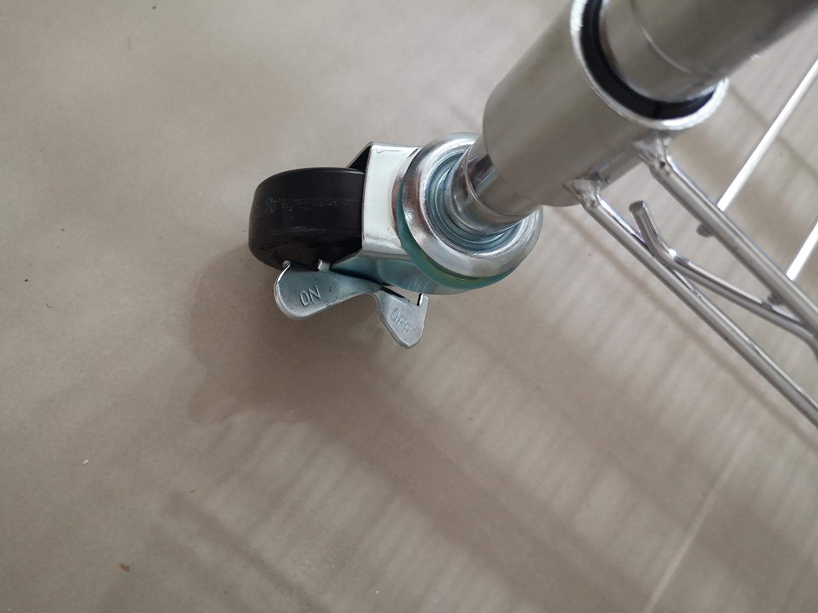 AmazonBasics Carrello cucina 3 ripiani ruote argento
