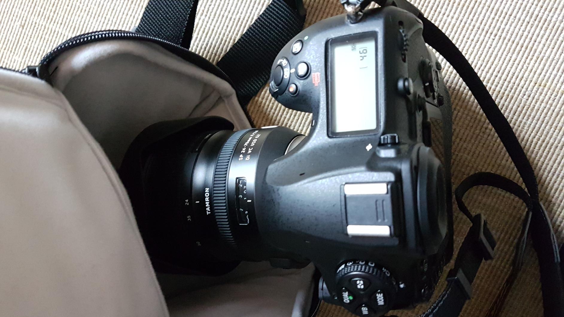 Amazon Basics Borsa Fotocamera SLR Fondina Nera Impermeabile