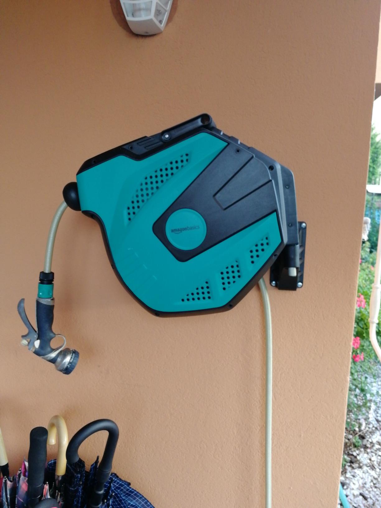 Amazon Basics Avvolgitubo Automatico 25m da parete
