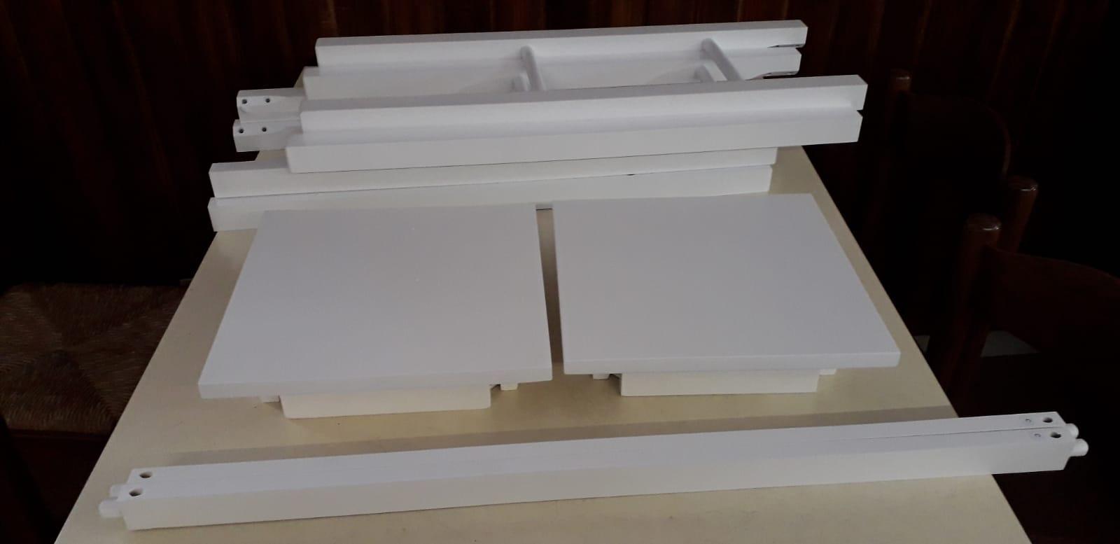Amazon Basics Set Bistrot Tavolo+2 Sgabelli Bianco Salvaspazio