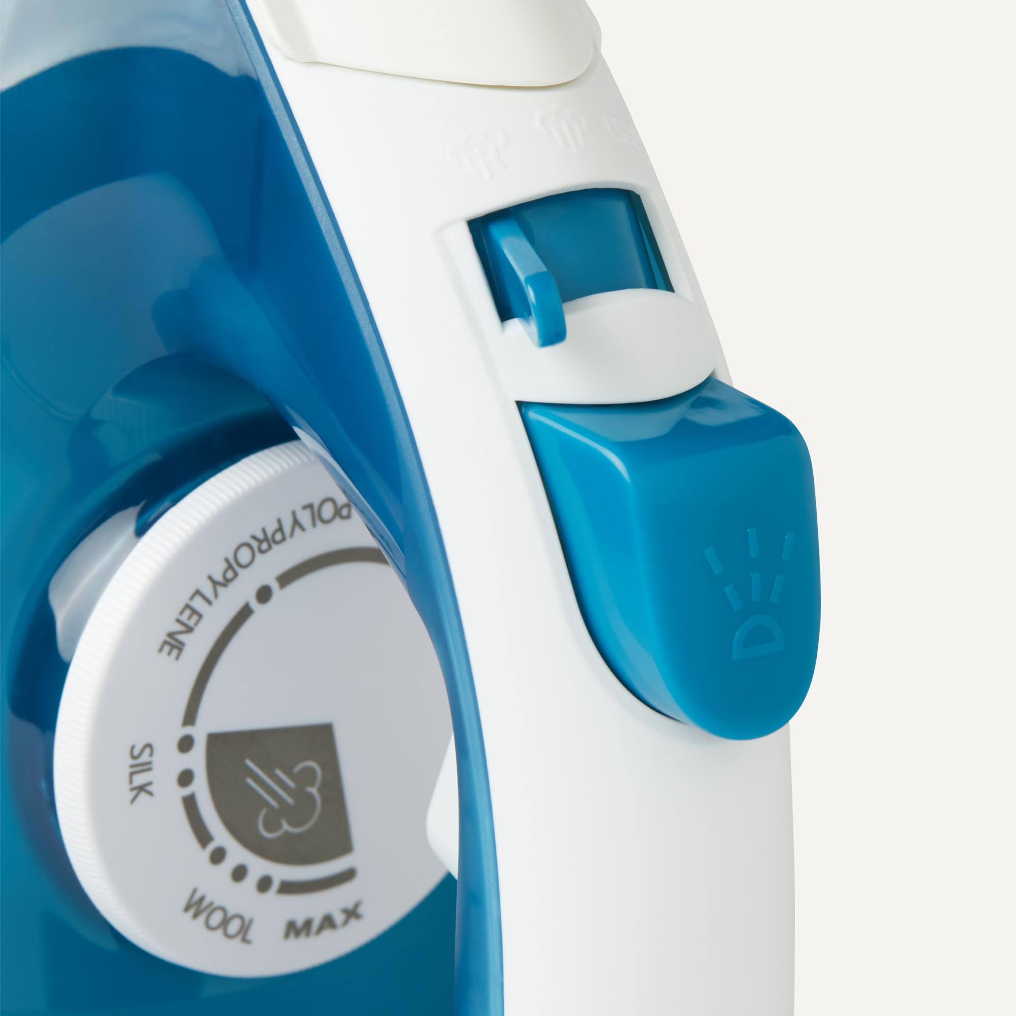 Amazon Basics ferro da stiro a vapore 1800W 200 ml blu