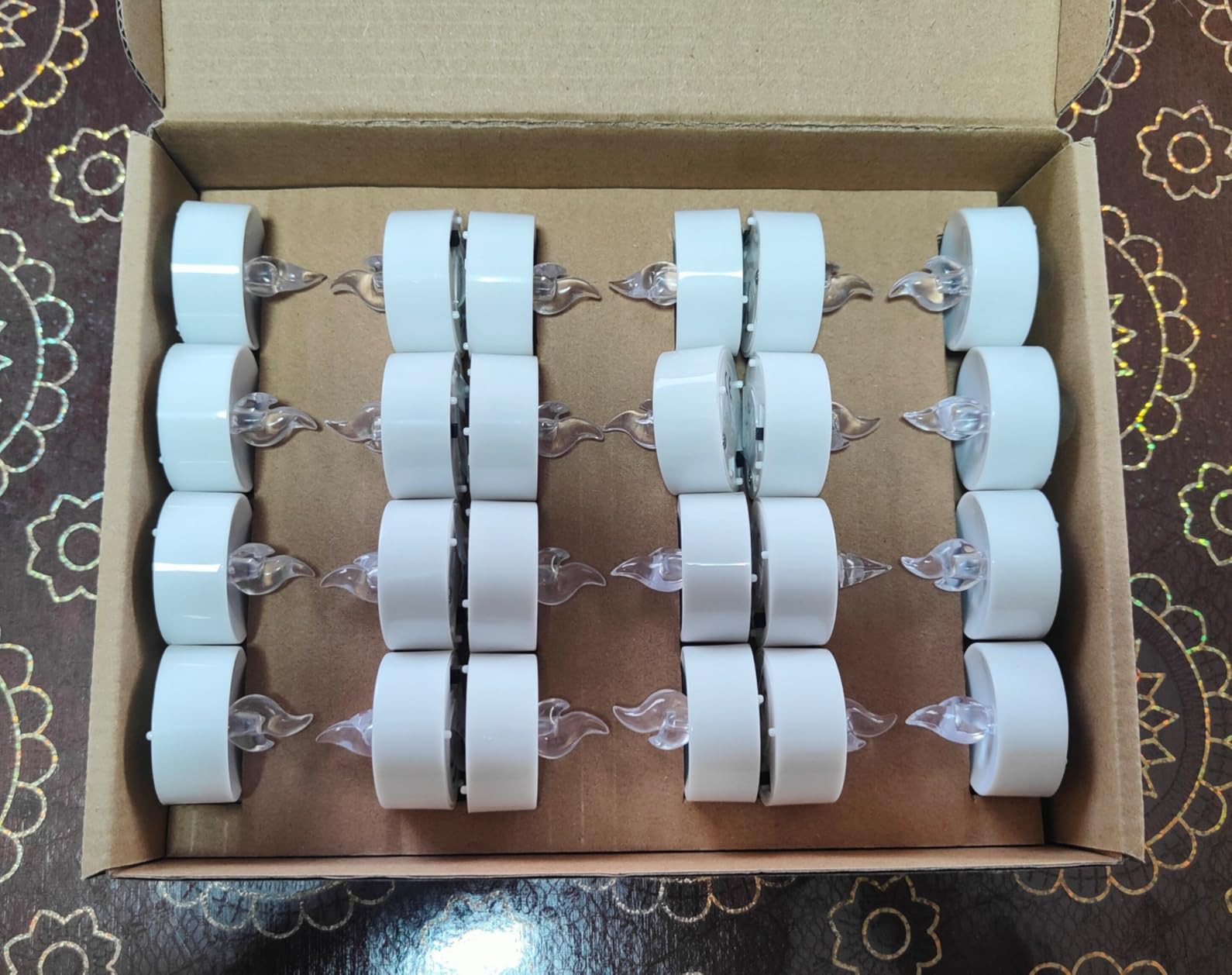 Amazon Basics Candele LED Tea Light Bianche 24 Pezzi a Batteria
